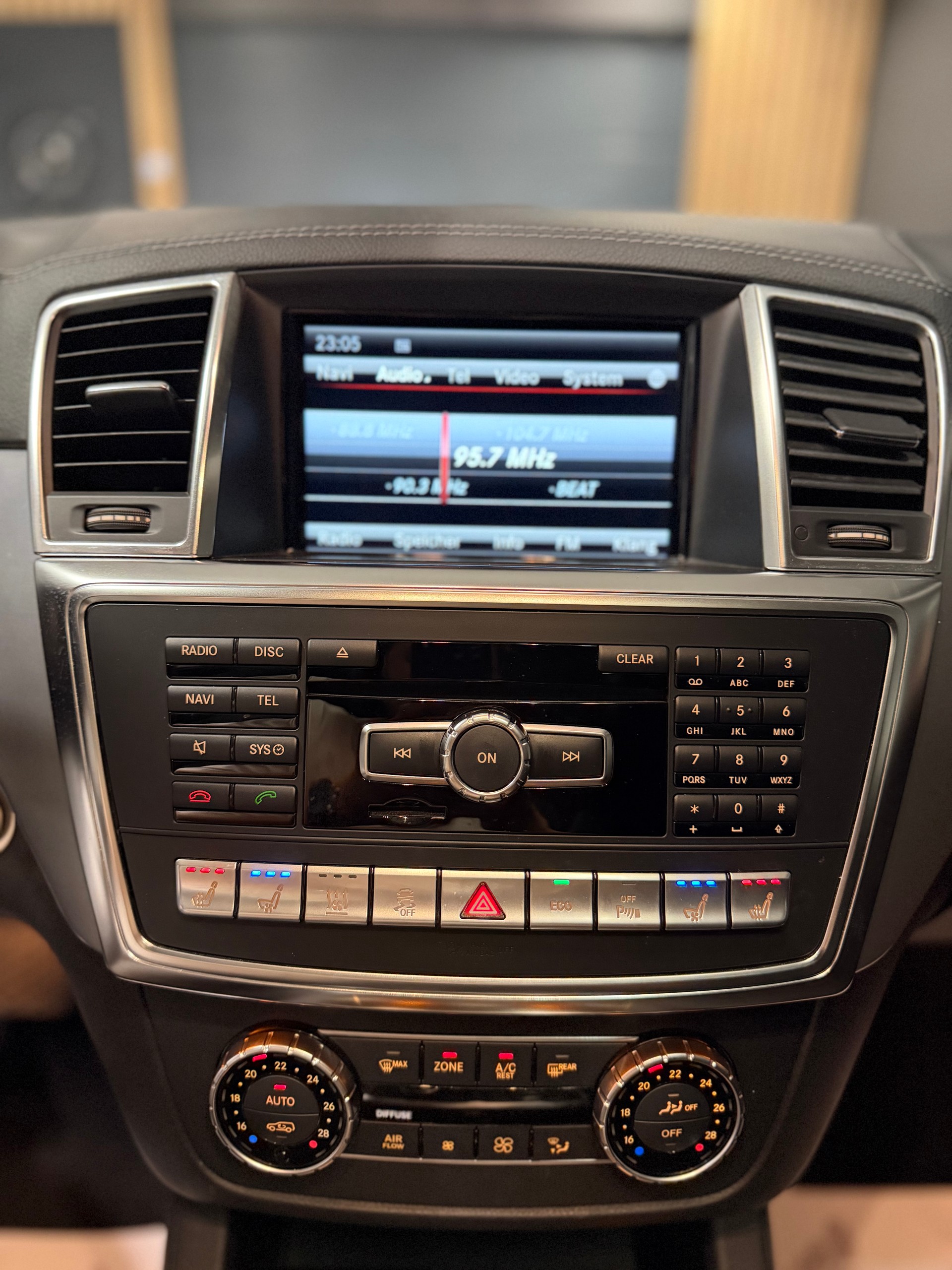MERCEDES-BENZ GL 350 BlueTEC 4Matic 7G-TRONIC-image-17