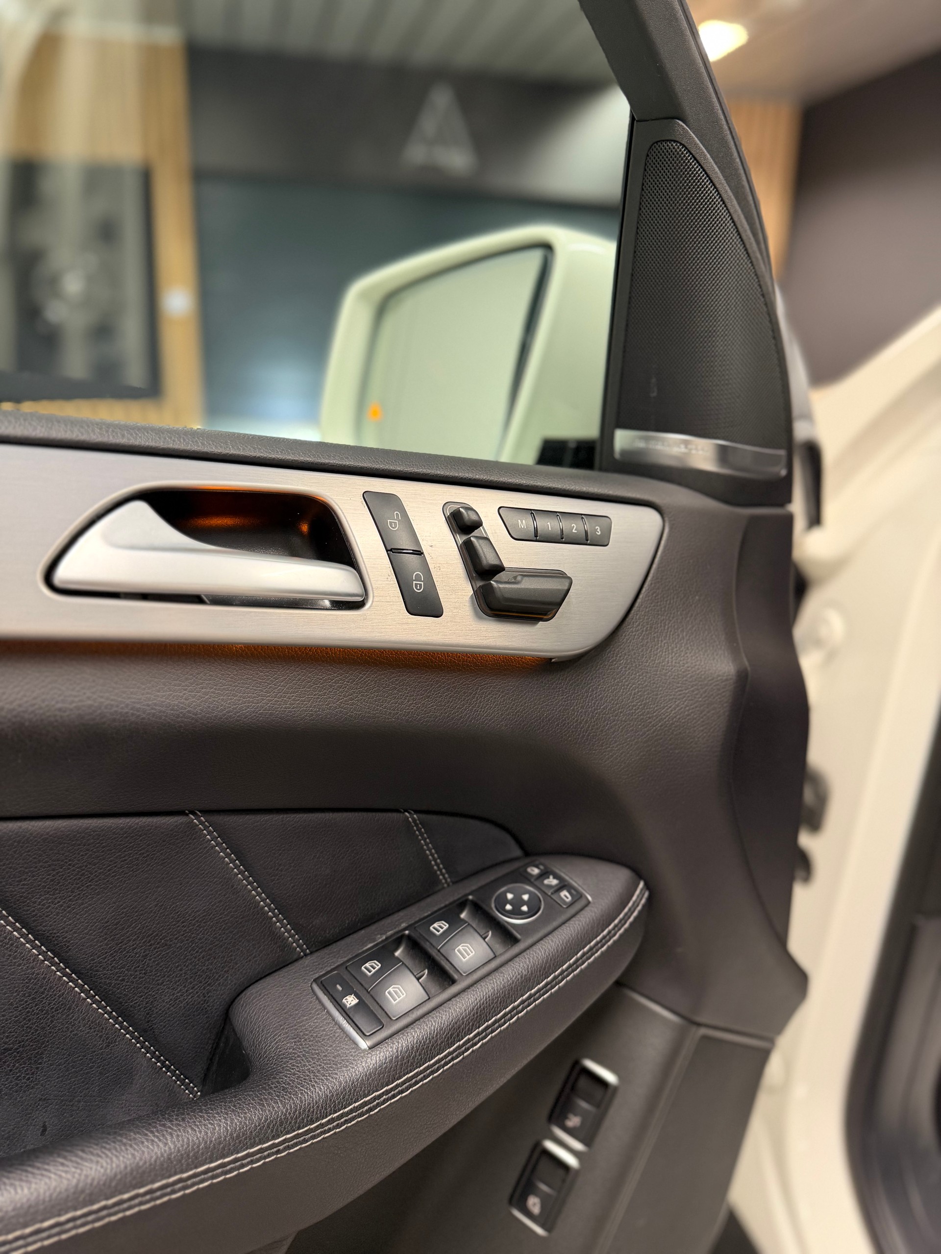 MERCEDES-BENZ GL 350 BlueTEC 4Matic 7G-TRONIC-image-15