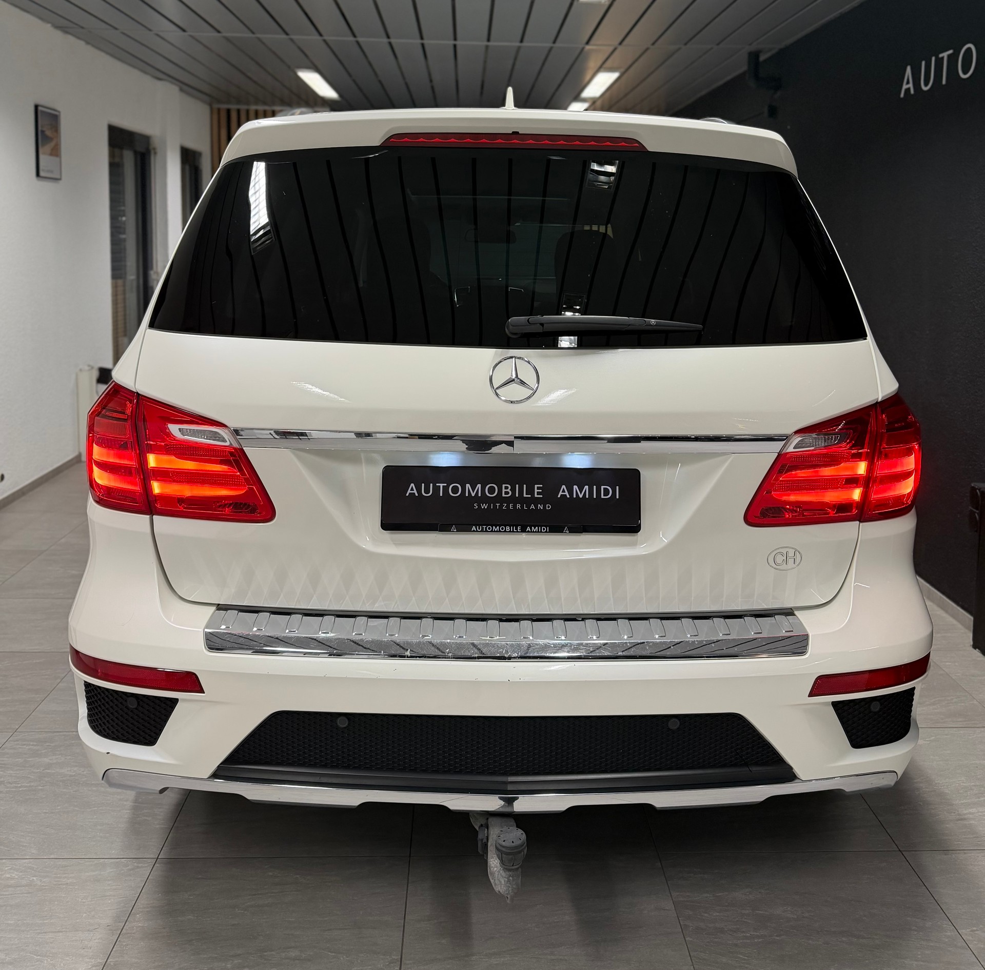 MERCEDES-BENZ GL 350 BlueTEC 4Matic 7G-TRONIC-showroom-element-3