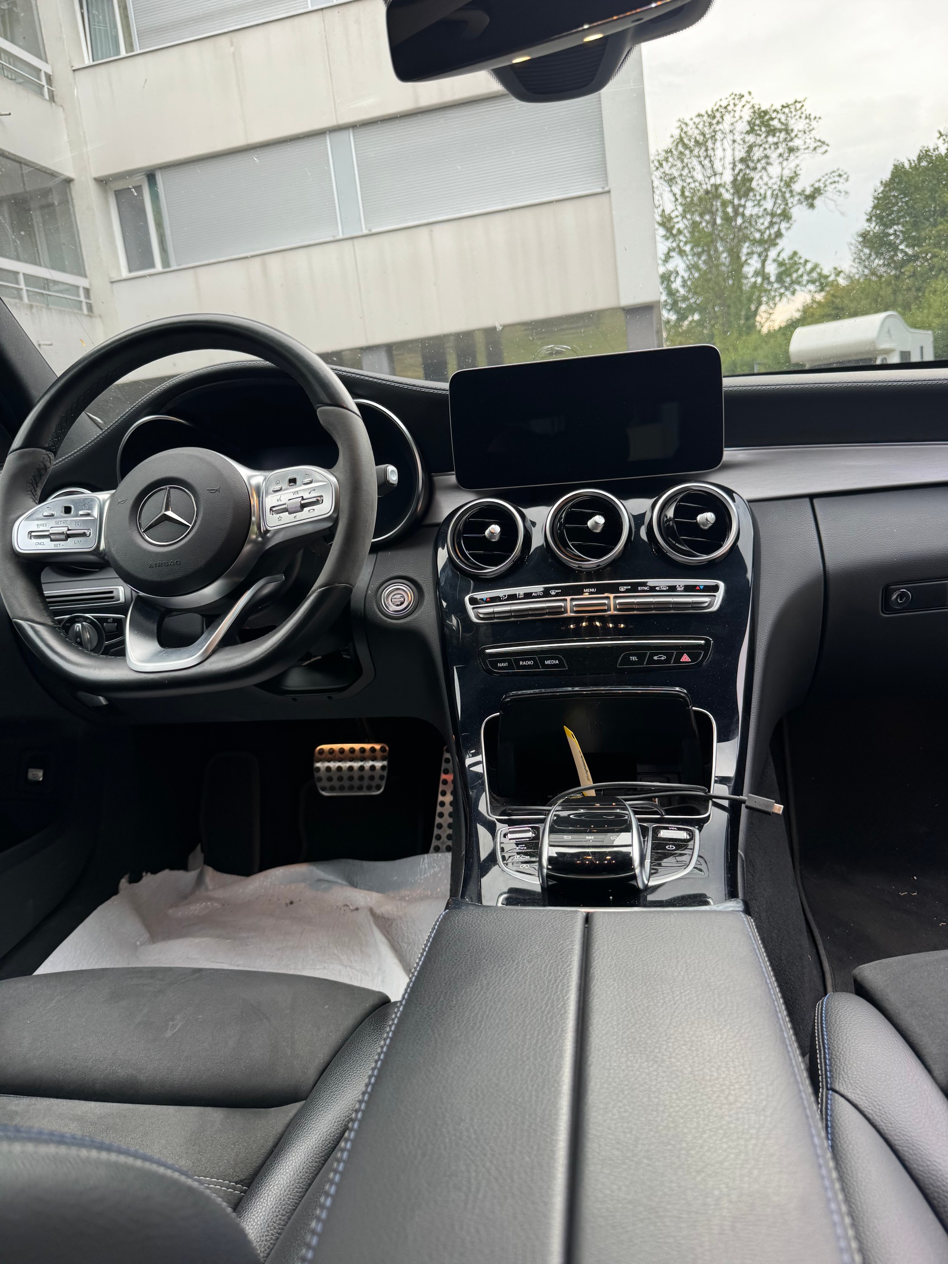 MERCEDES-BENZ C 200 Swiss Star AMG Line 4M 9G-Tronic-image-13