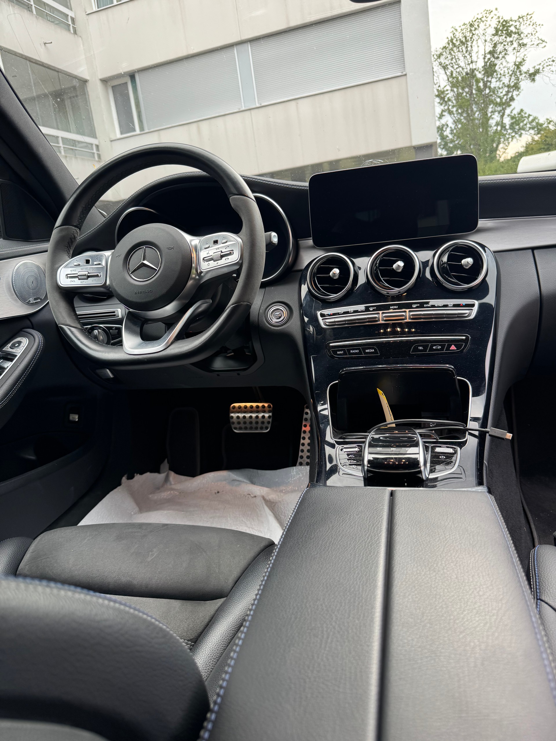 MERCEDES-BENZ C 200 Swiss Star AMG Line 4M 9G-Tronic-image-12