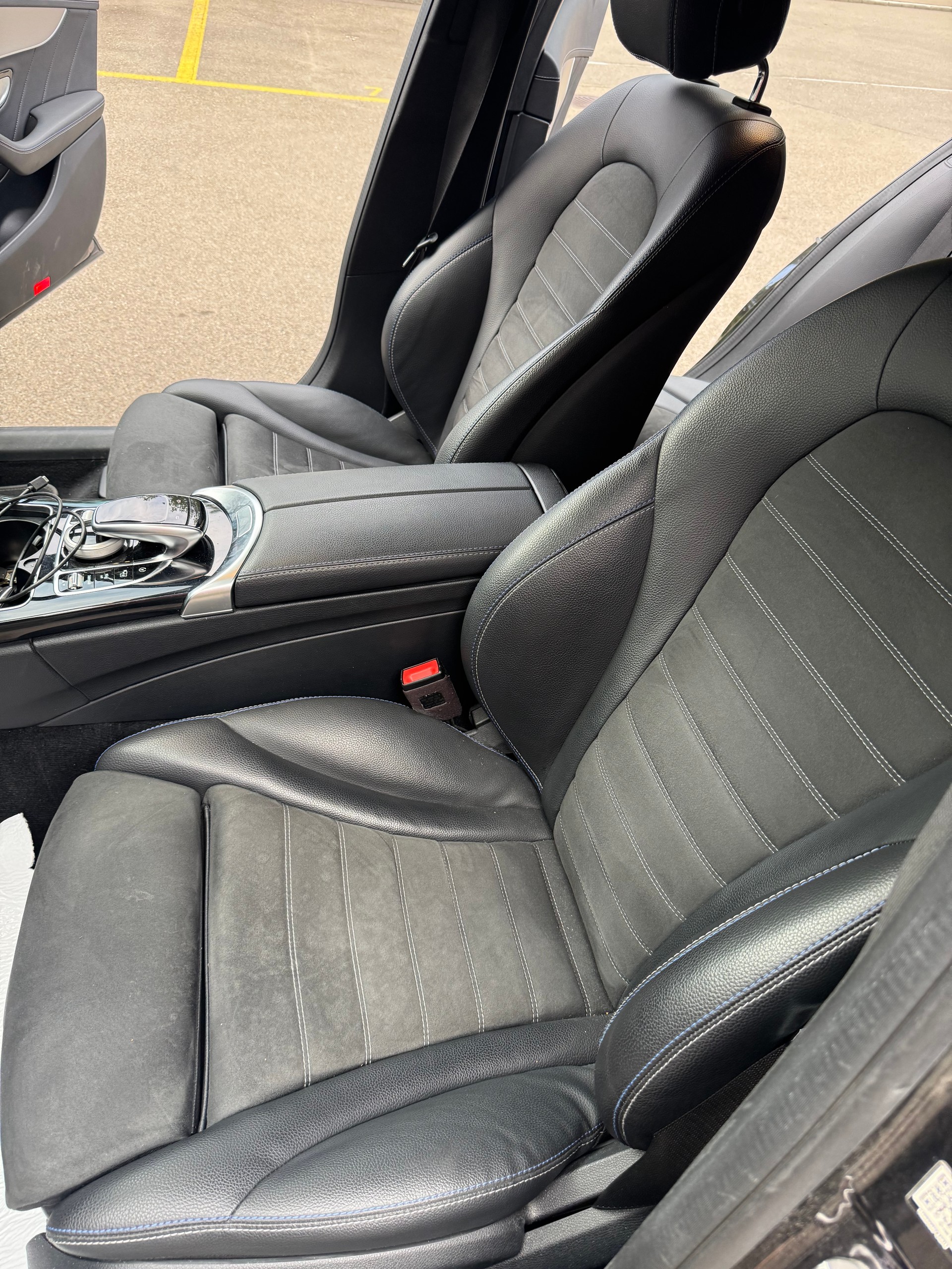MERCEDES-BENZ C 200 Swiss Star AMG Line 4M 9G-Tronic-image-15