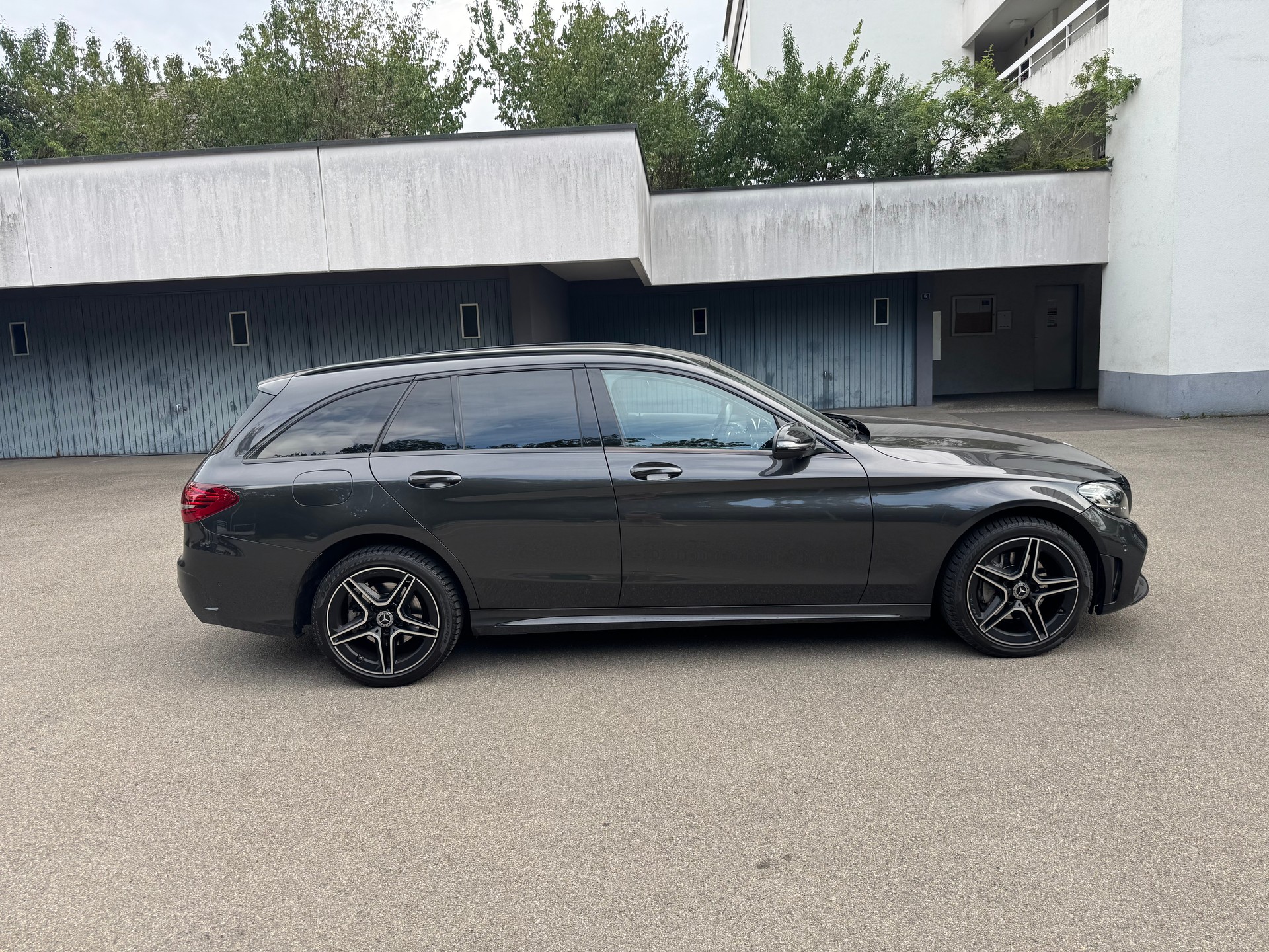 MERCEDES-BENZ C 200 Swiss Star AMG Line 4M 9G-Tronic-image-3