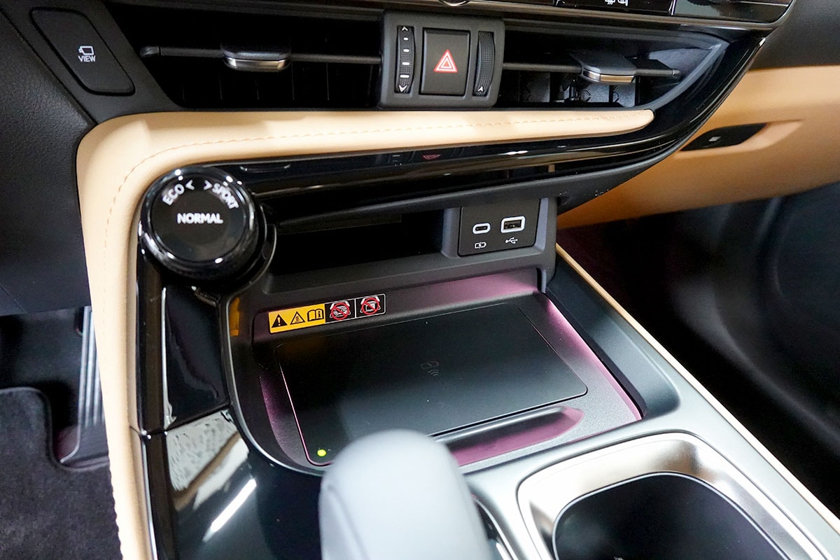 LEXUS NX 450h+ E-FOUR Comfort Pack Interieur-image-17