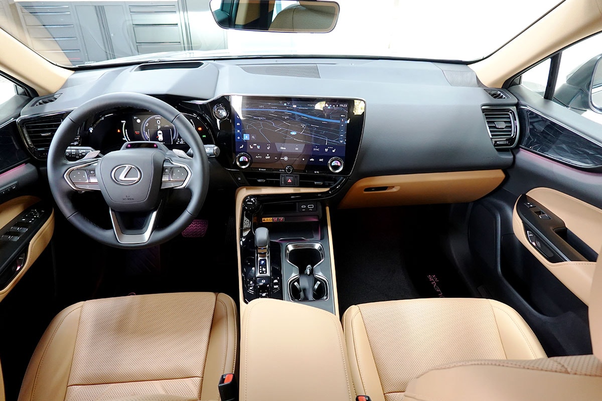 LEXUS NX 450h+ E-FOUR Comfort Pack Interieur-image-8