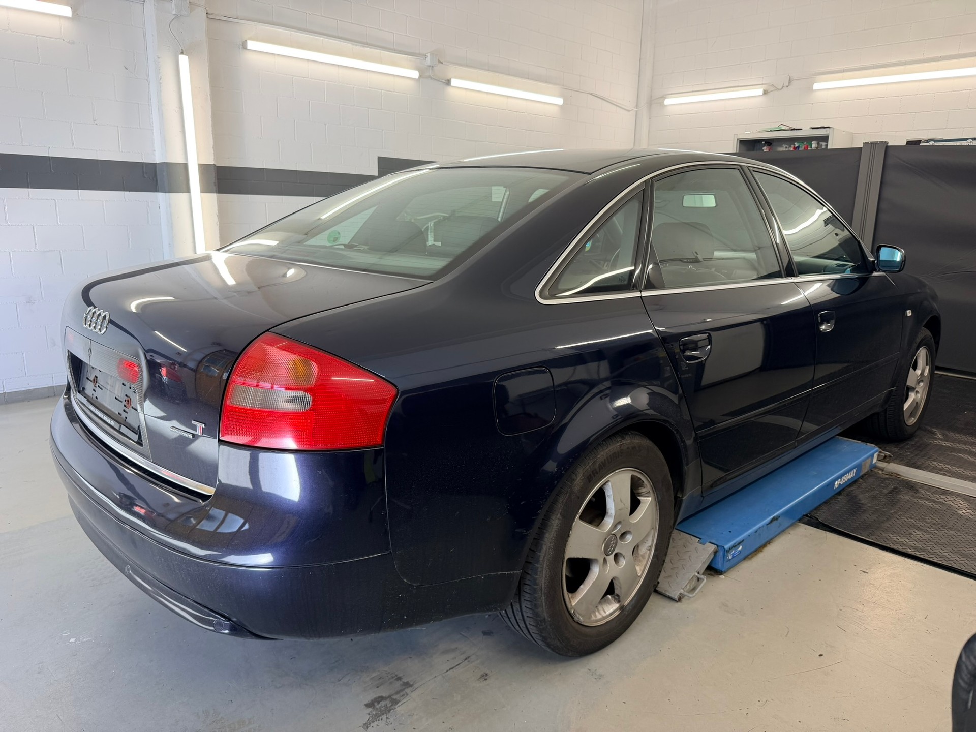 AUDI A6 2.7 T quattro Ambiente-showroom-element-3