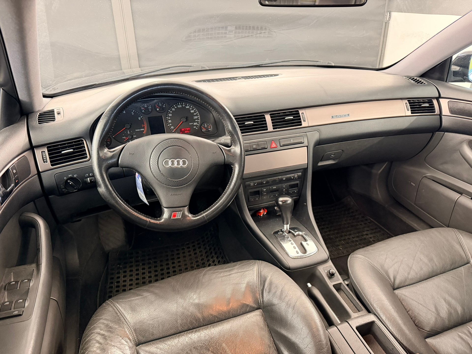 AUDI A6 2.7 T quattro Ambiente-image-8
