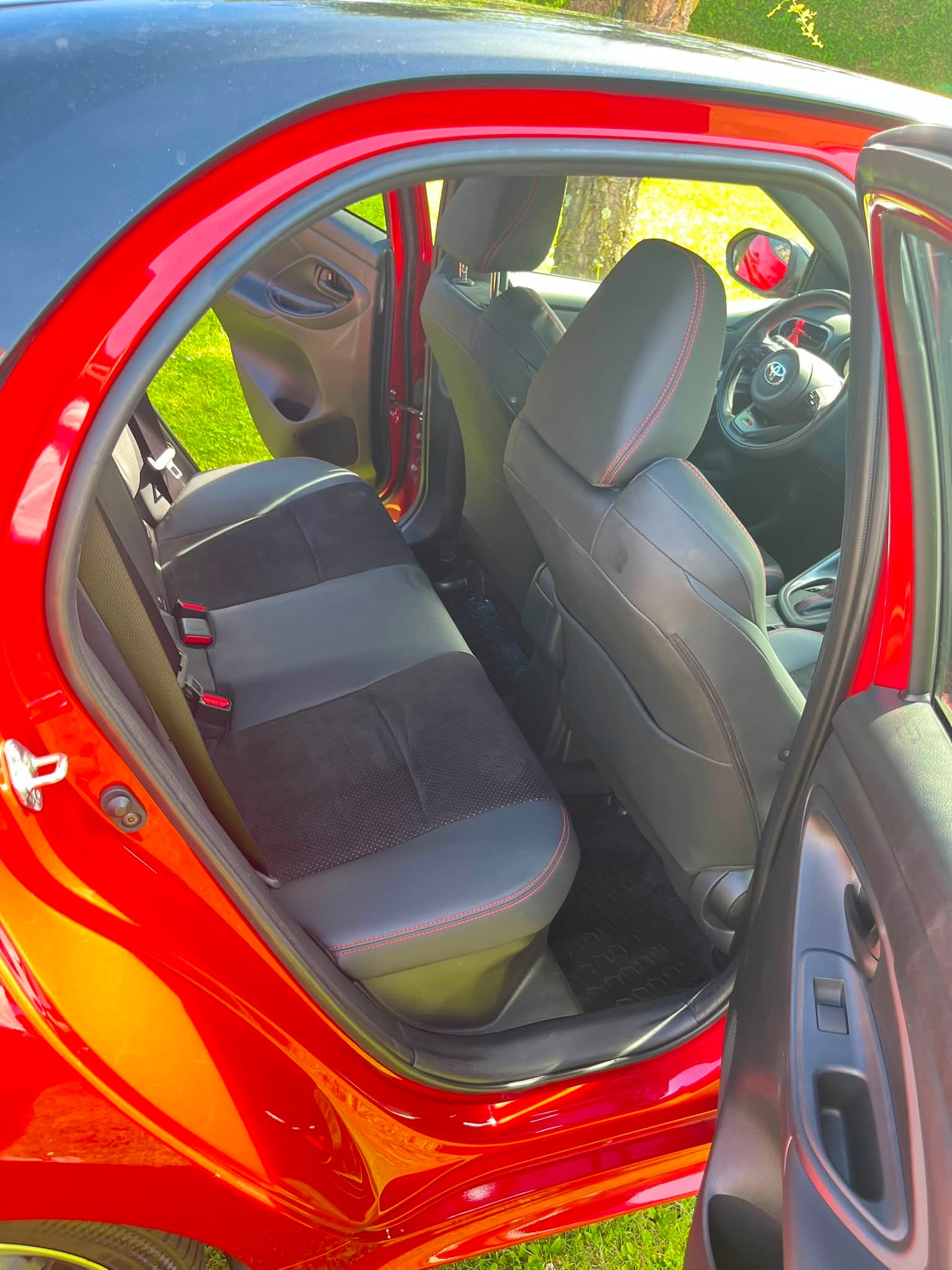TOYOTA Yaris 1.5 GR Sport e-CVT-image-8