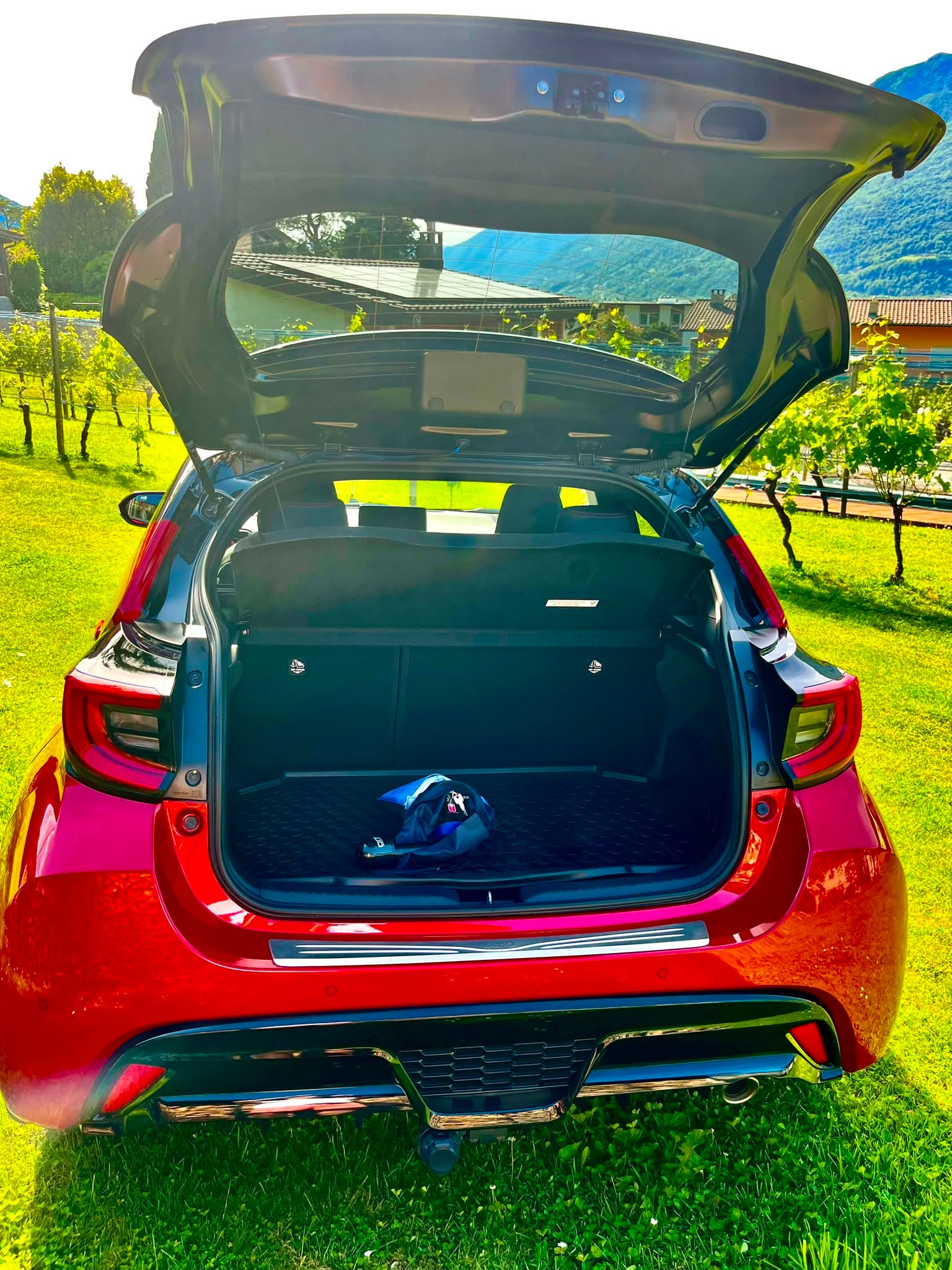 TOYOTA Yaris 1.5 GR Sport e-CVT-image-2