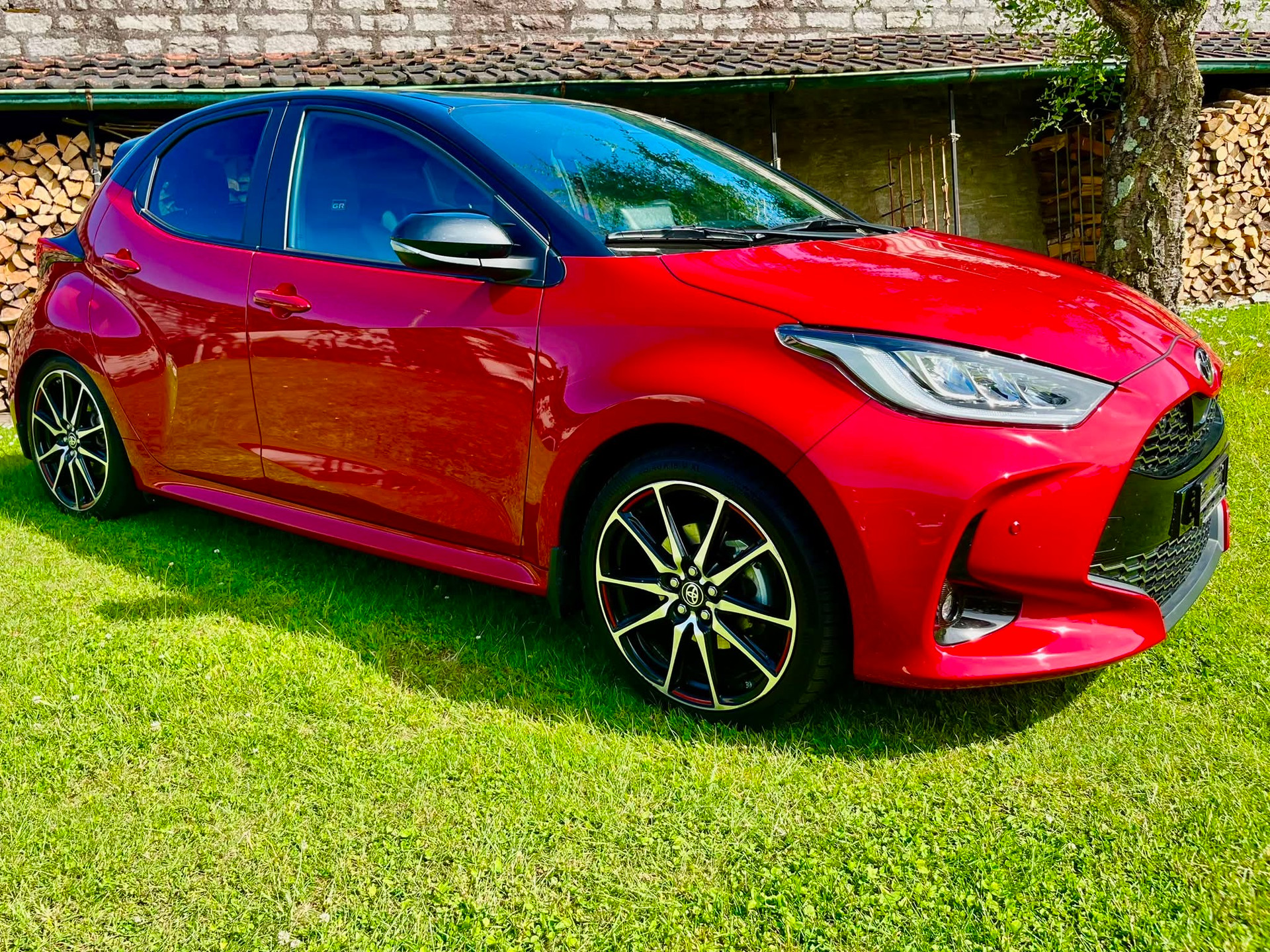 TOYOTA Yaris 1.5 GR Sport e-CVT-image-1