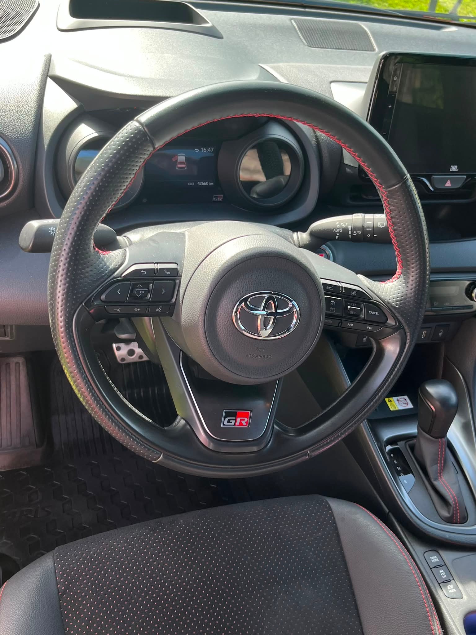 TOYOTA Yaris 1.5 GR Sport e-CVT-image-6