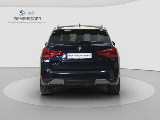 BMW iX3 Impressive-showroom-element-3