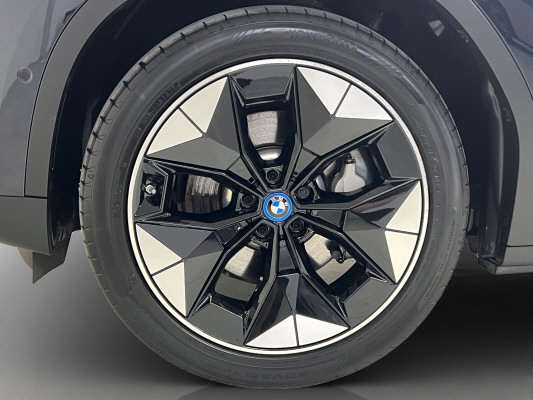 BMW iX3 Impressive-image-7