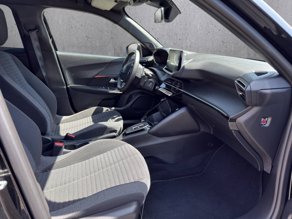 PEUGEOT 2008 1.2 130 Active Pack-image-10