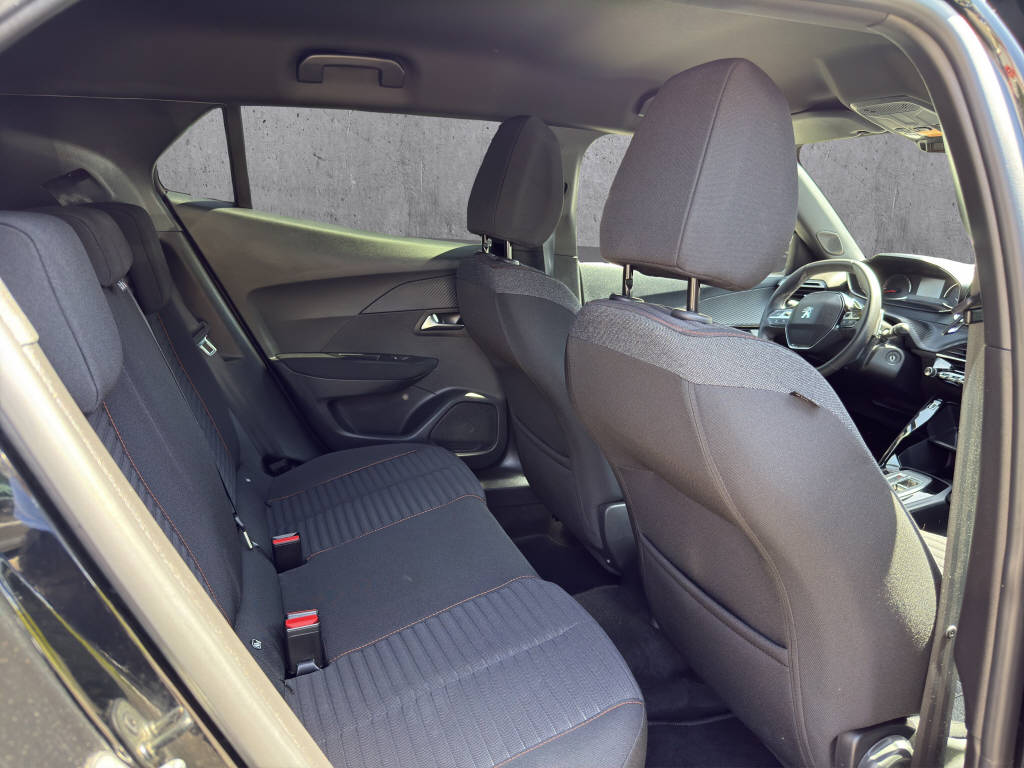 PEUGEOT 2008 1.2 130 Active Pack-image-12