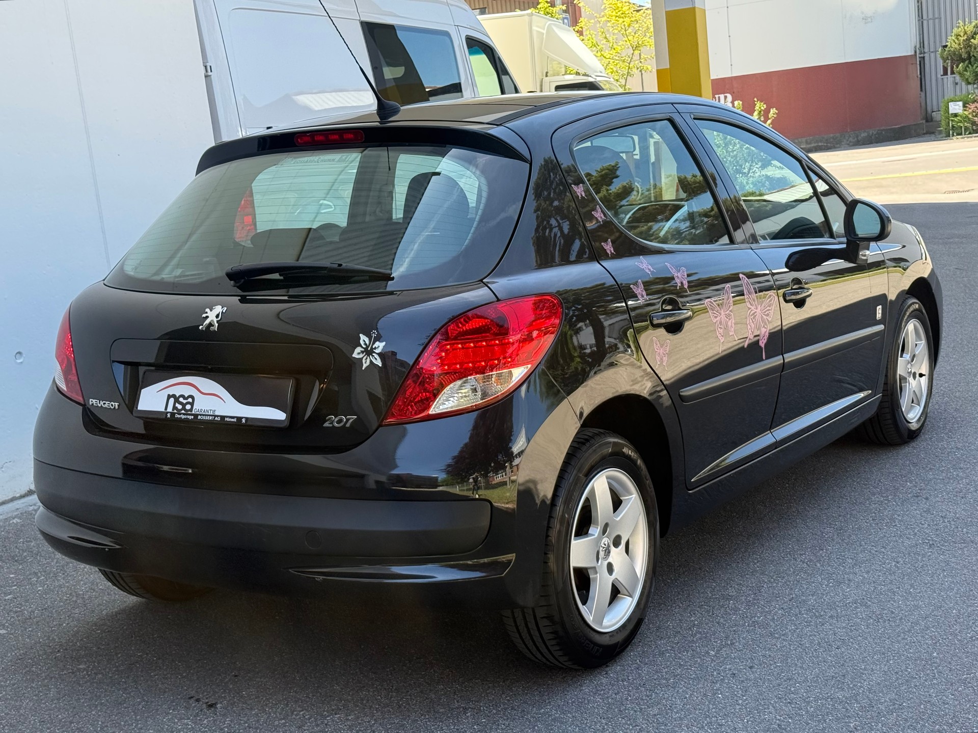 PEUGEOT 207 1.4 16V SWISS EDITION-image-4