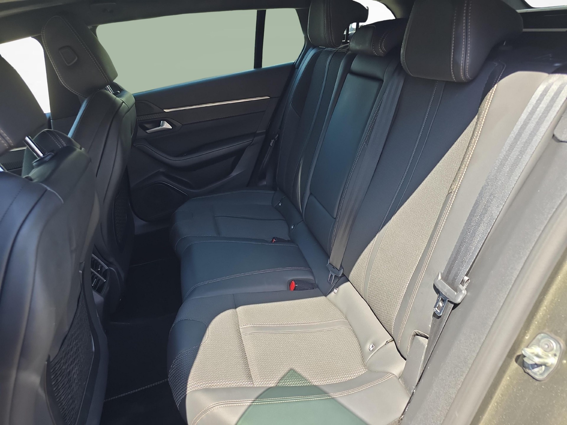 PEUGEOT 508 SW 1.6 Plug-in Hybrid GT Line / ab 0,99% Leasing bei Abschluss einer Protect Autoversicherung-image-10