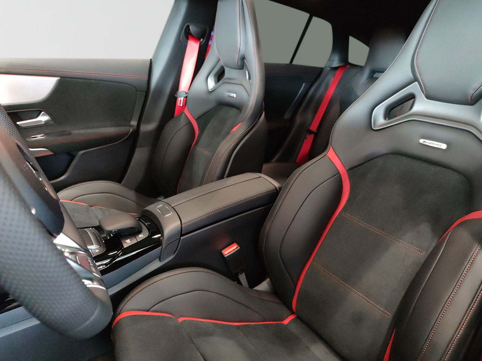 MERCEDES-BENZ CLA 35 AMG 4Matic Shooting Brake-image-10