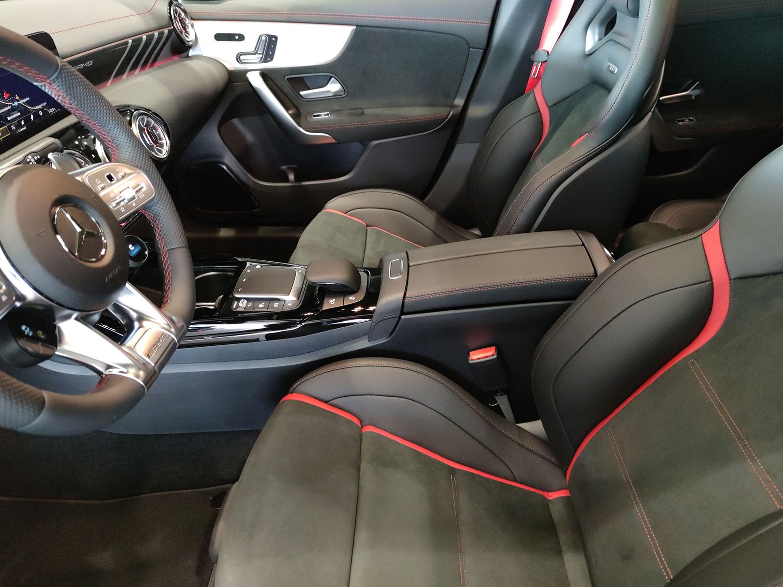 MERCEDES-BENZ CLA 35 AMG 4Matic Shooting Brake-image-9