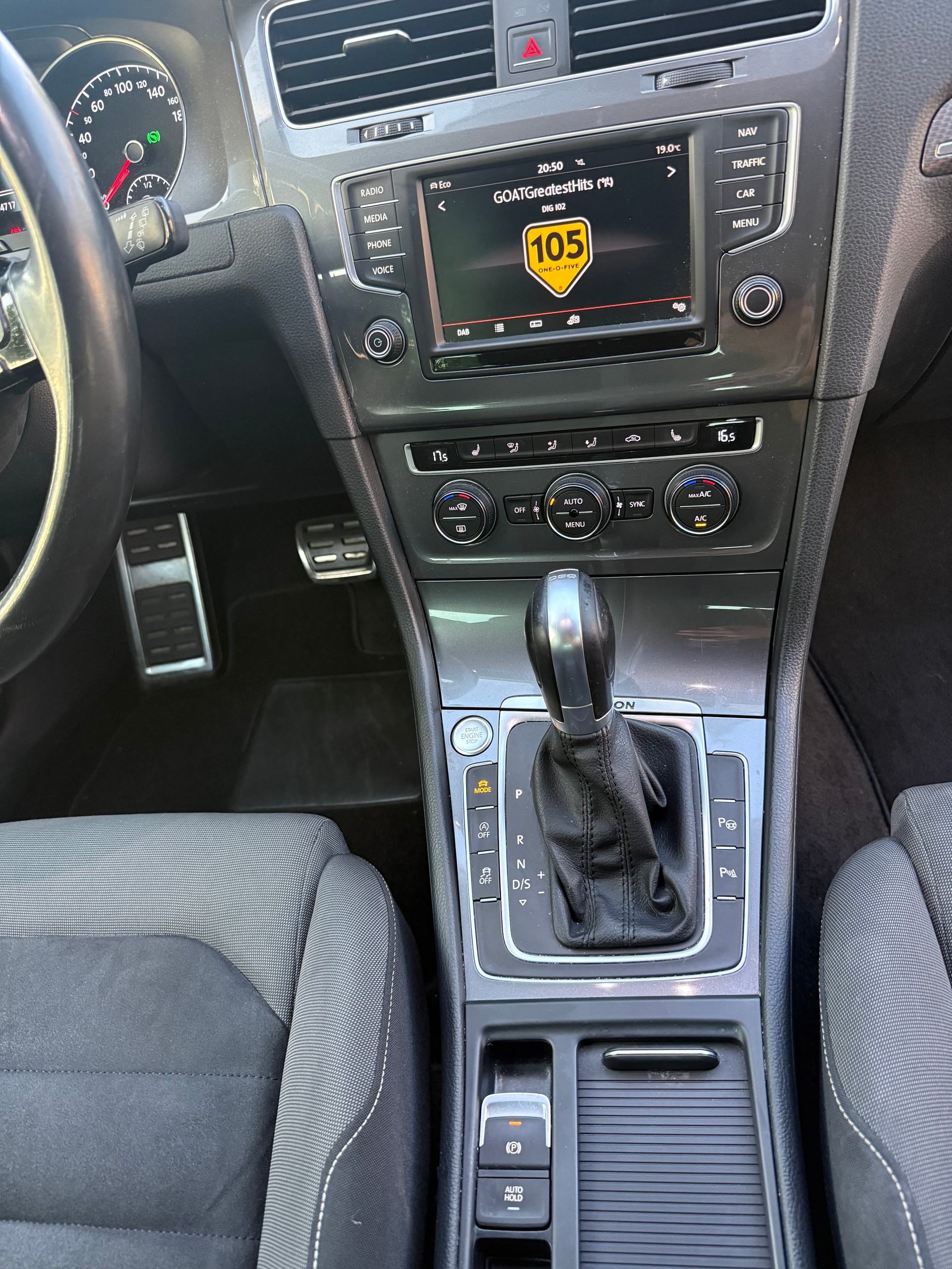 VW Golf 2.0 TDI Alltrack 4Motion-image-10