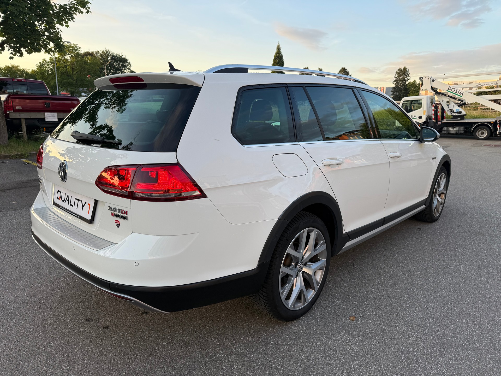 VW Golf 2.0 TDI Alltrack 4Motion-image-5