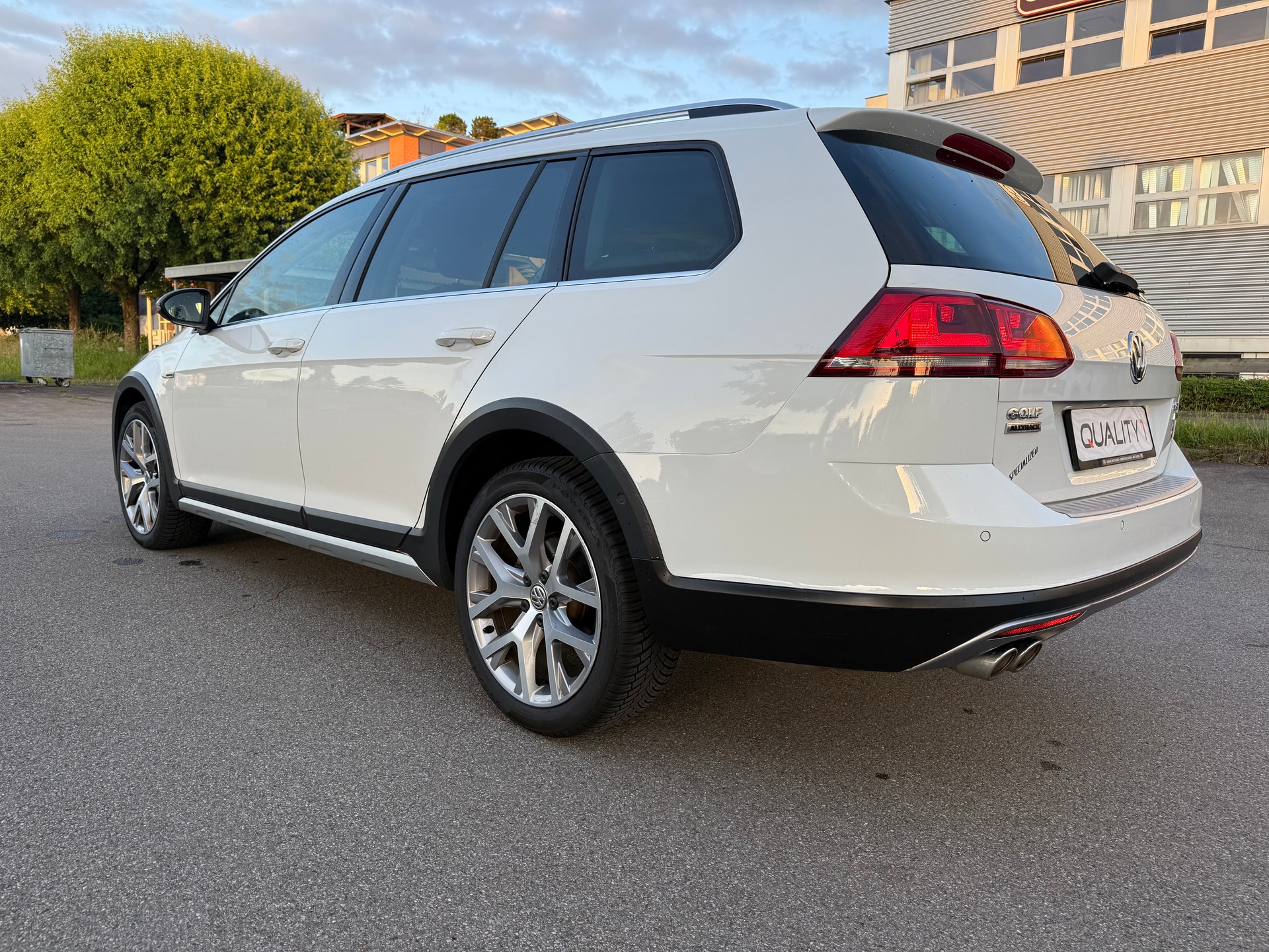 VW Golf 2.0 TDI Alltrack 4Motion-image-6