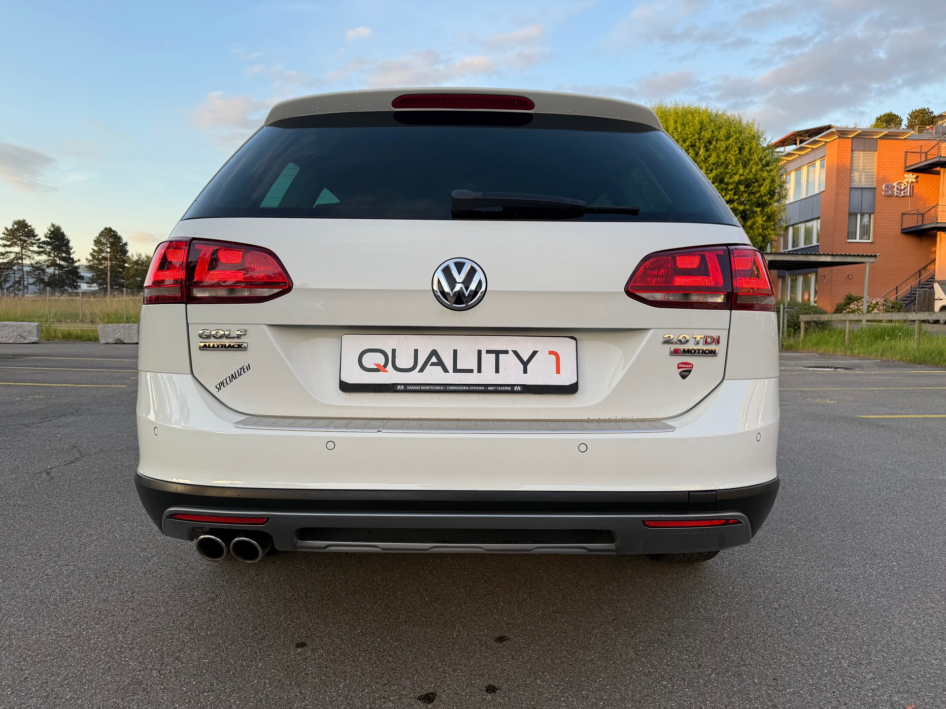 VW Golf 2.0 TDI Alltrack 4Motion-image-7