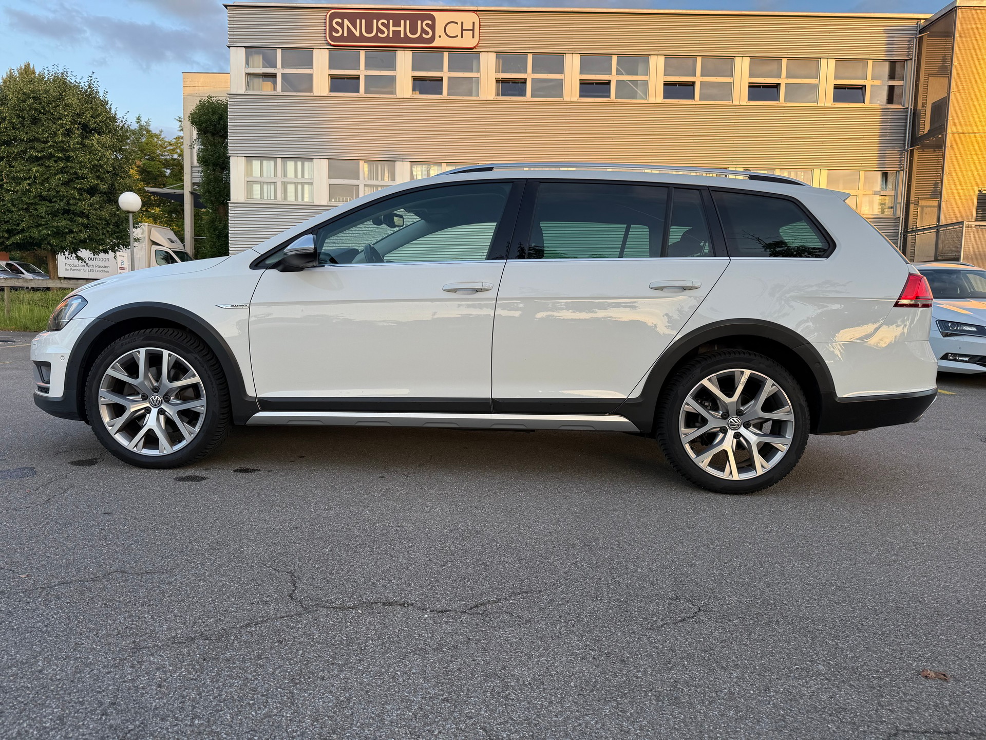 VW Golf 2.0 TDI Alltrack 4Motion-image-4