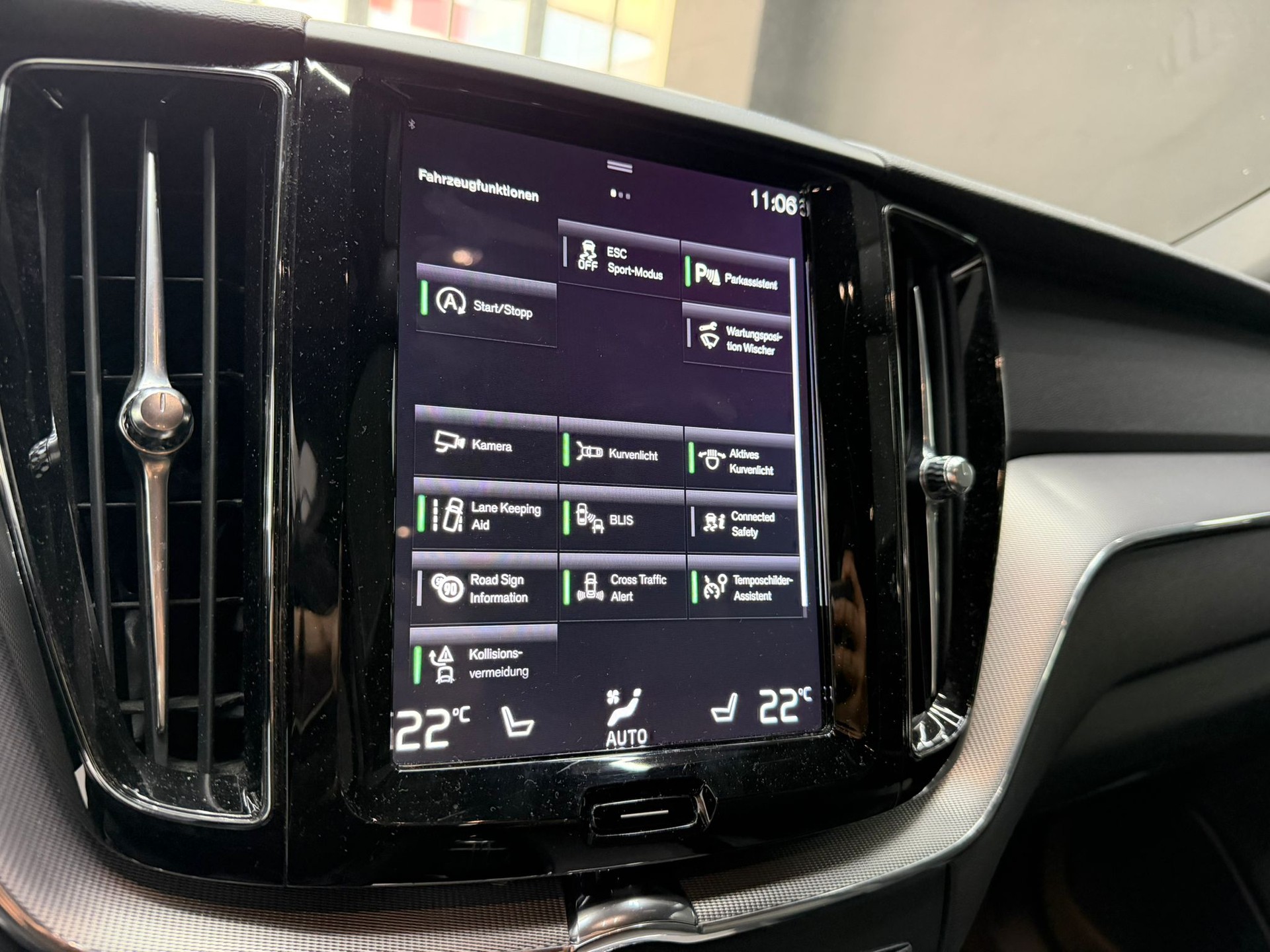 VOLVO XC60 B5 Diesel Mild Hybrid AWD R-Design Geartronic-image-10