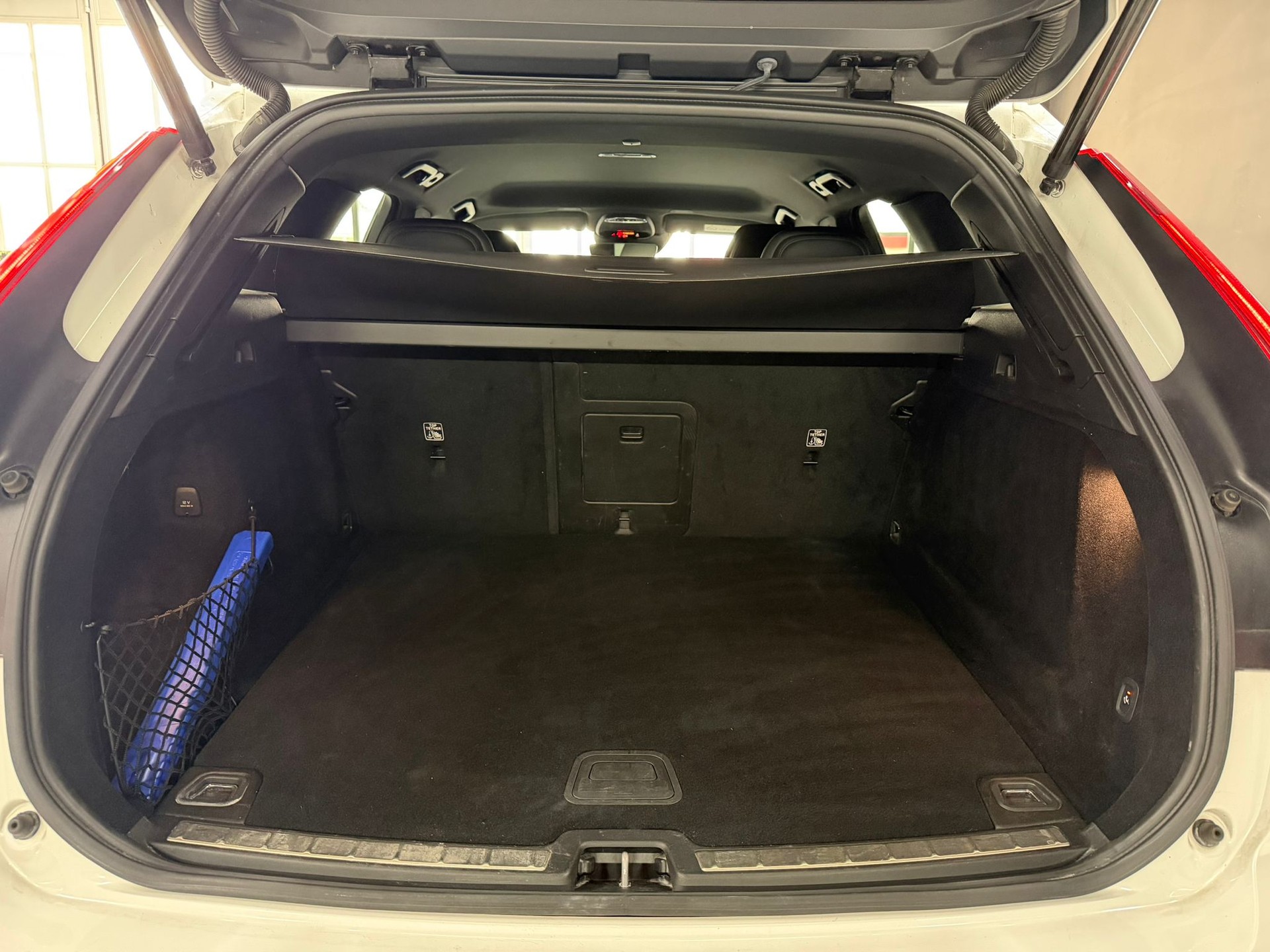 VOLVO XC60 B5 Diesel Mild Hybrid AWD R-Design Geartronic-image-12