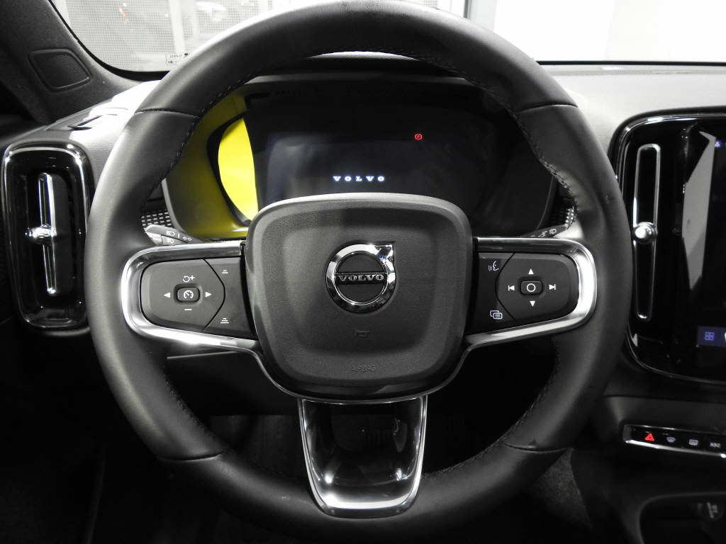 VOLVO EX40 Twin Ultra AWD-image-8