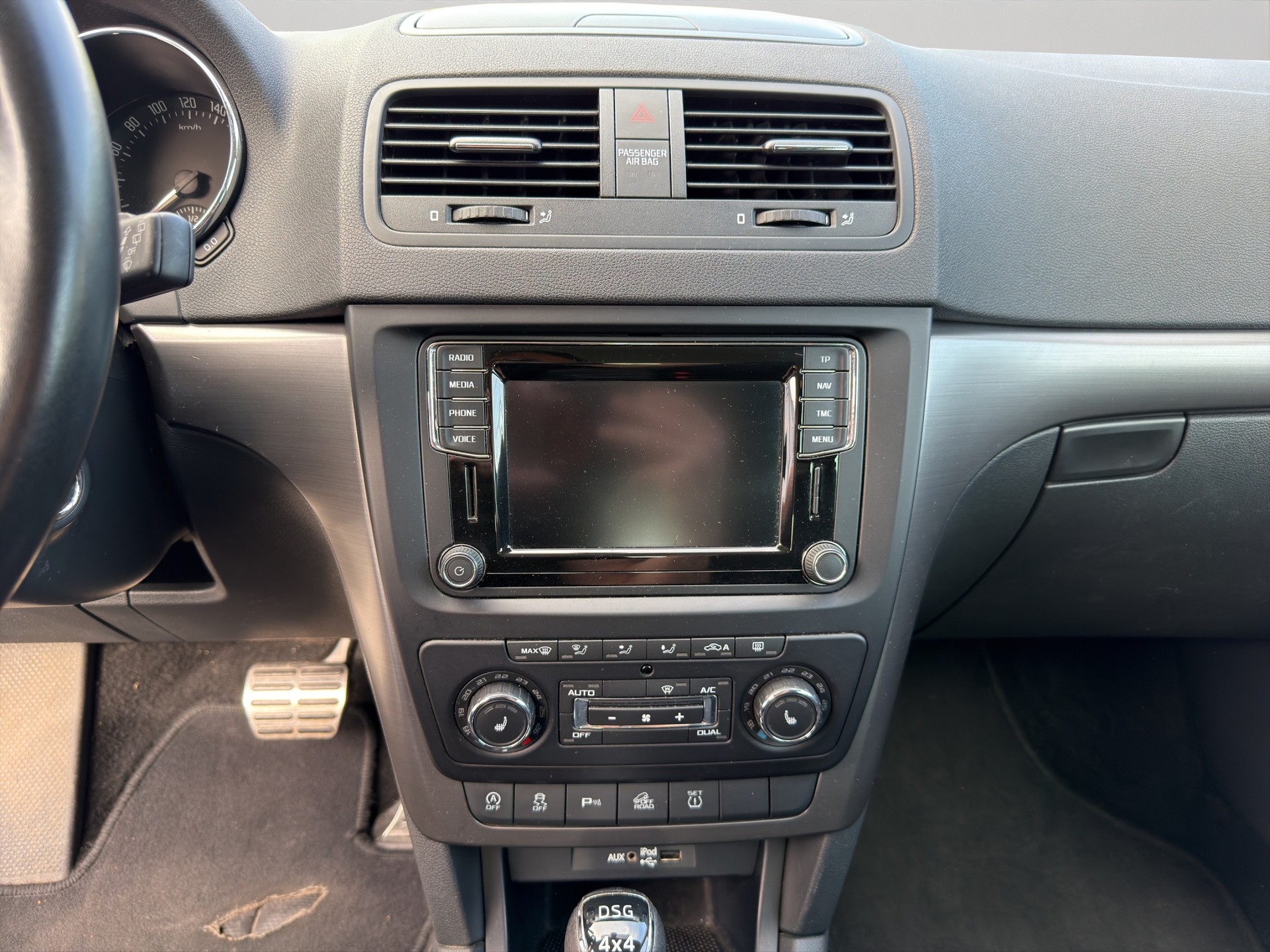 SKODA Yeti 2.0 TDI Swiss Line 25 4x4 DSG-image-13