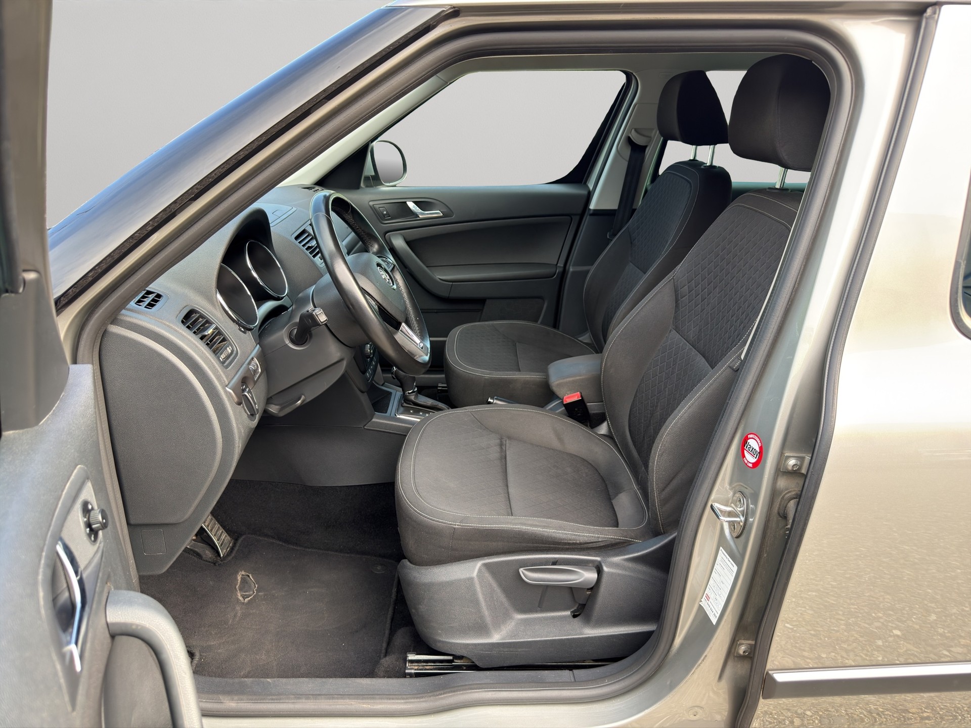 SKODA Yeti 2.0 TDI Swiss Line 25 4x4 DSG-image-7