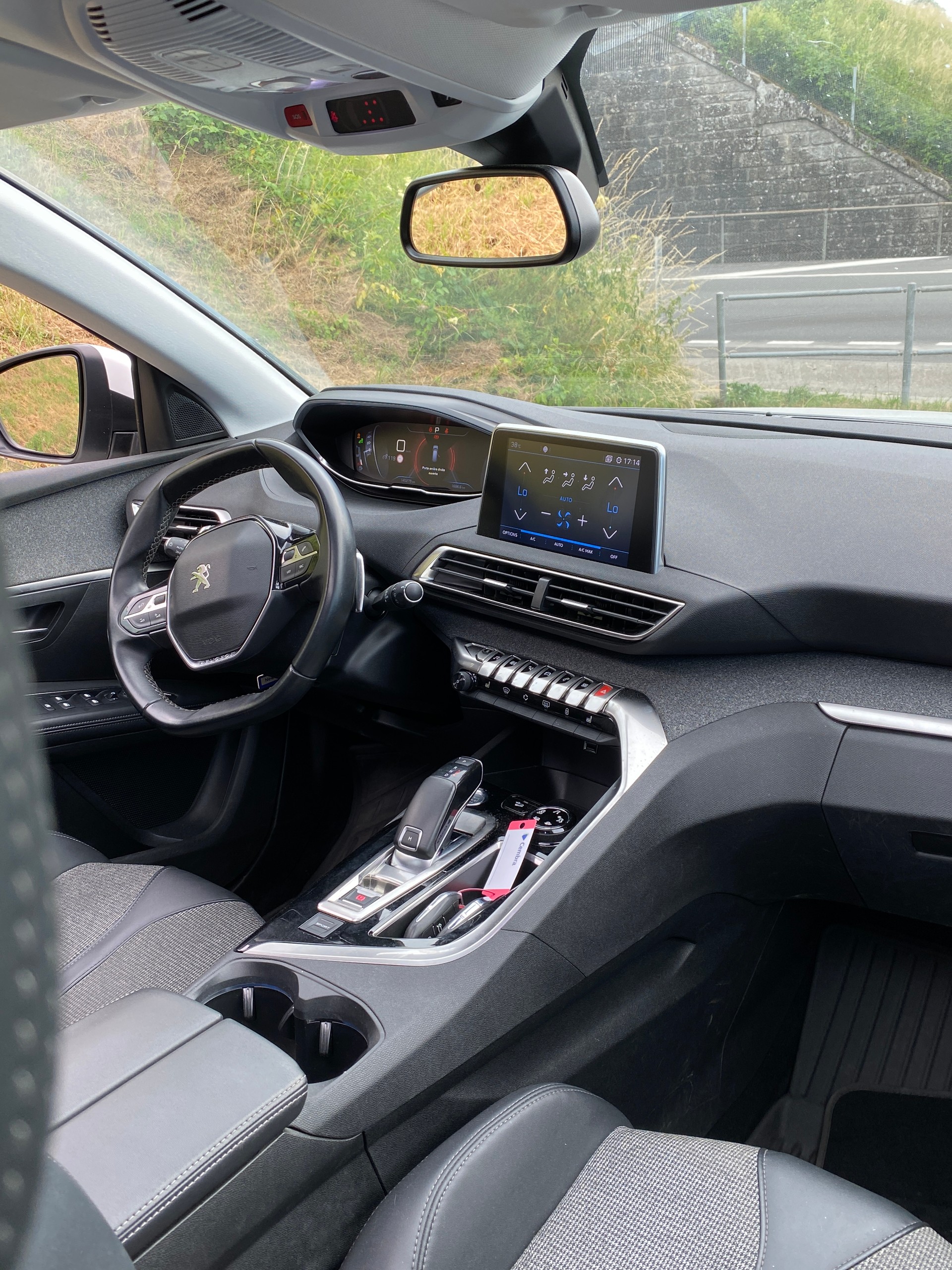PEUGEOT 5008 1.2 Pure Tech Allure EAT8-image-5