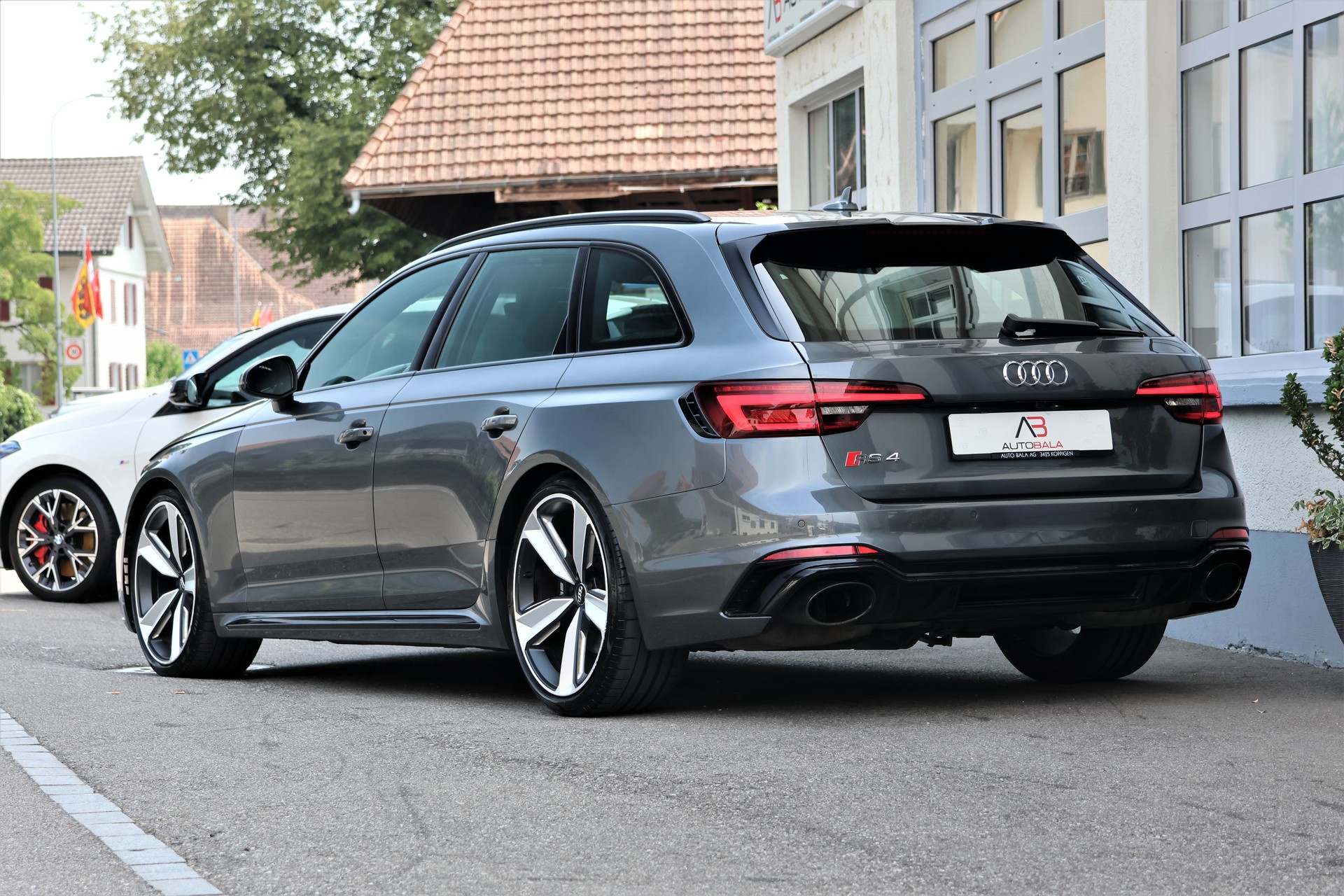AUDI RS4 Avant 2.9 TFSI quattro tiptronic (CH) + 1.9T-showroom-element-2