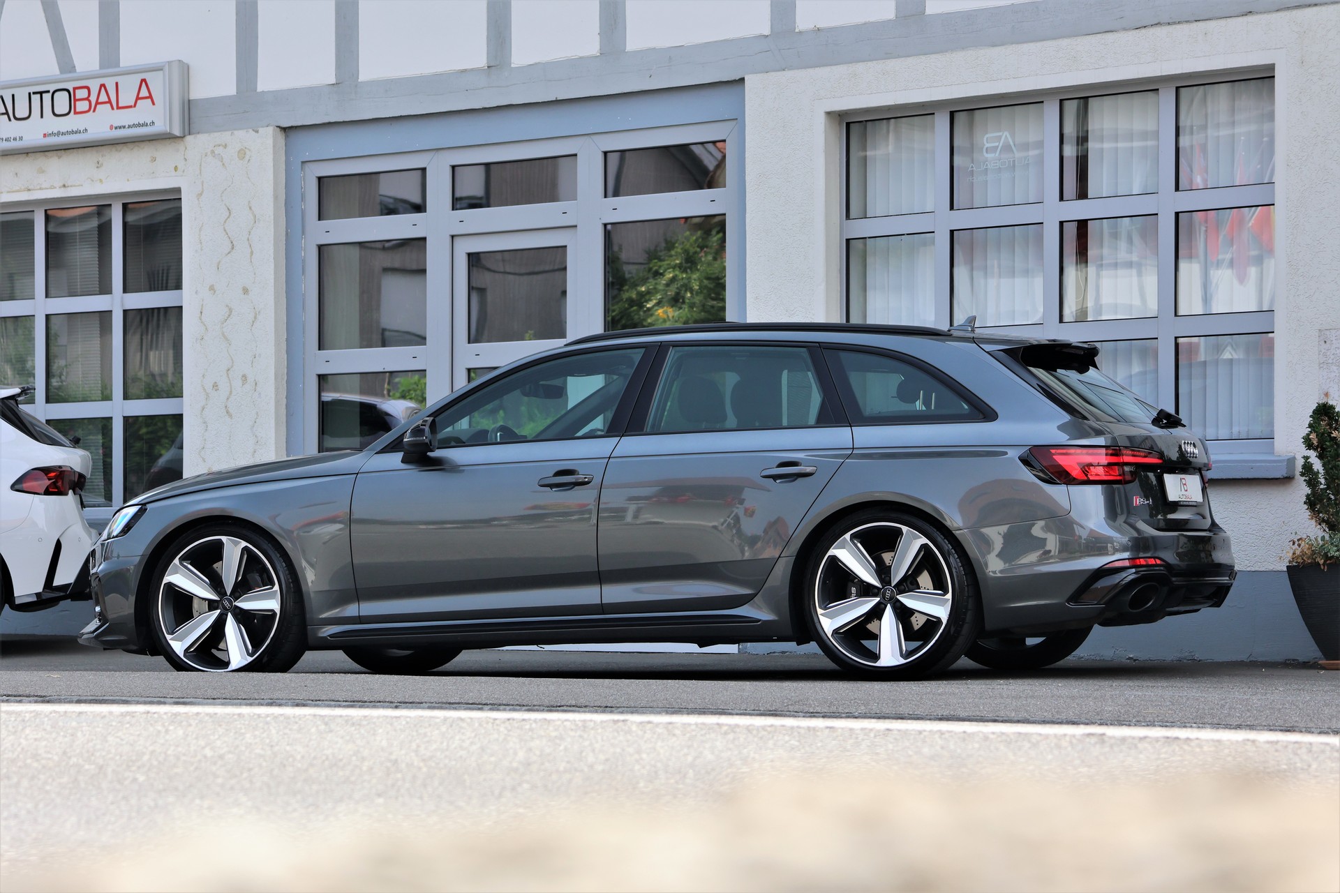 AUDI RS4 Avant 2.9 TFSI quattro tiptronic (CH) + 1.9T-showroom-element-3