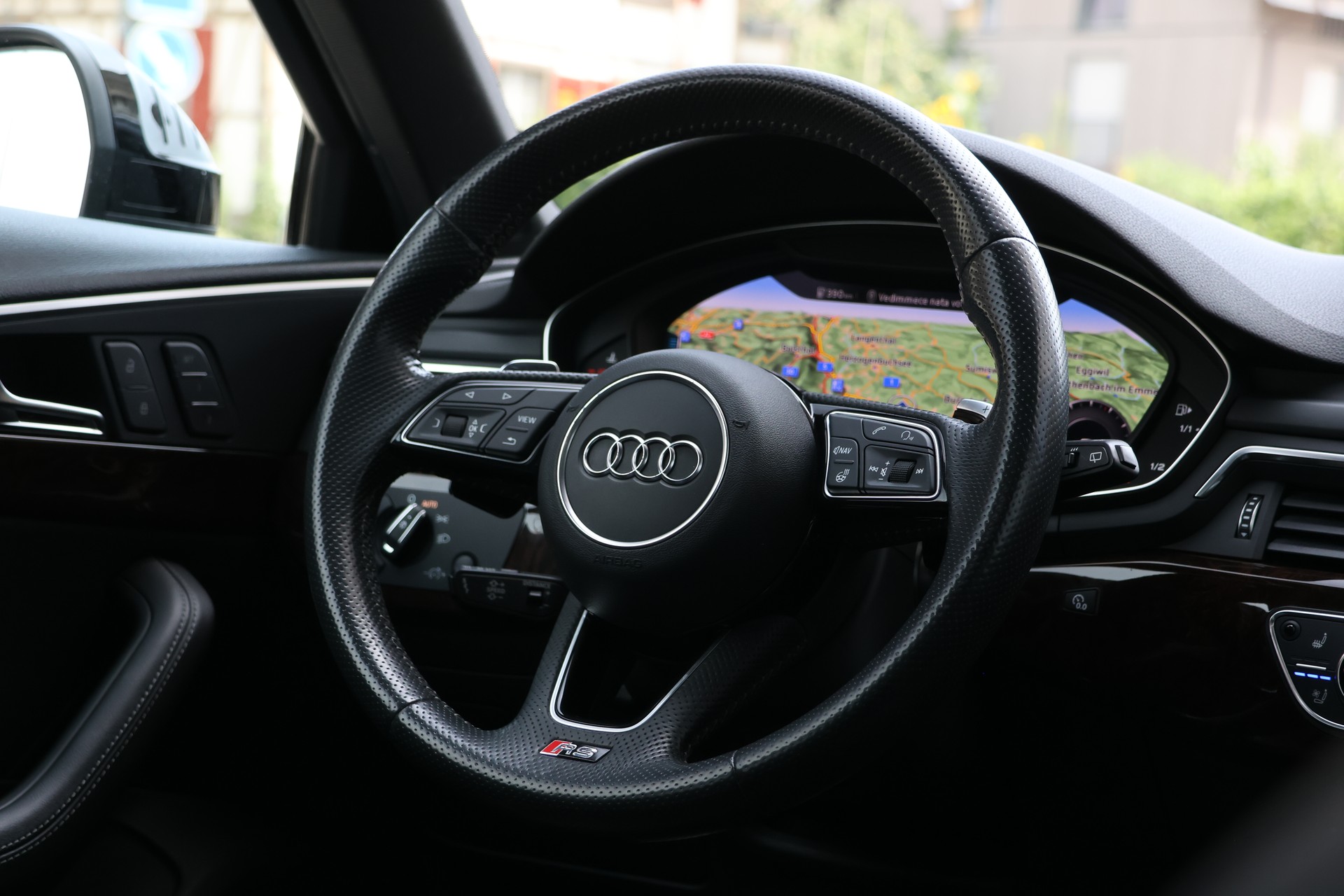 AUDI RS4 Avant 2.9 TFSI quattro tiptronic (CH) + 1.9T-image-14