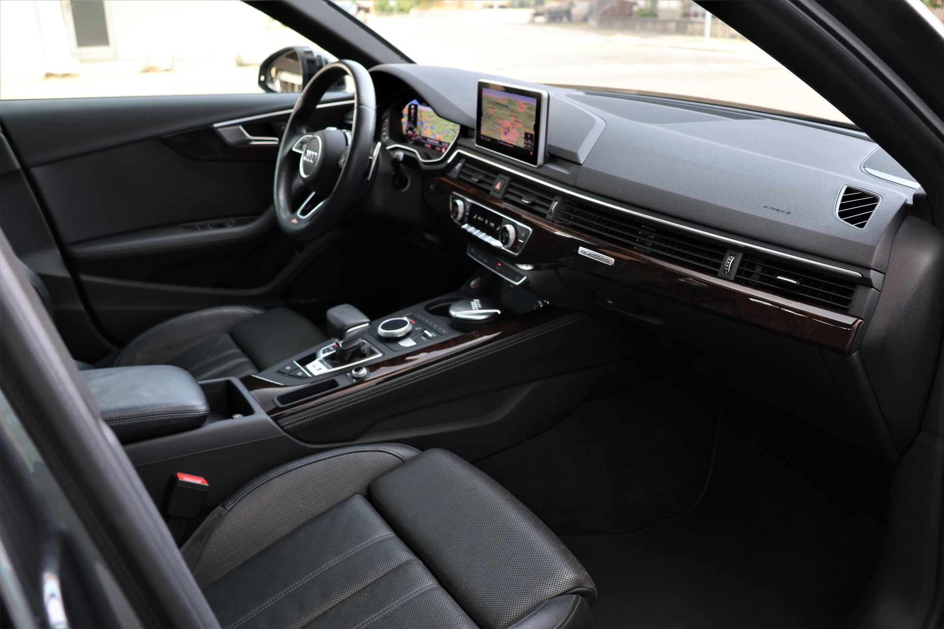 AUDI RS4 Avant 2.9 TFSI quattro tiptronic (CH) + 1.9T-image-19
