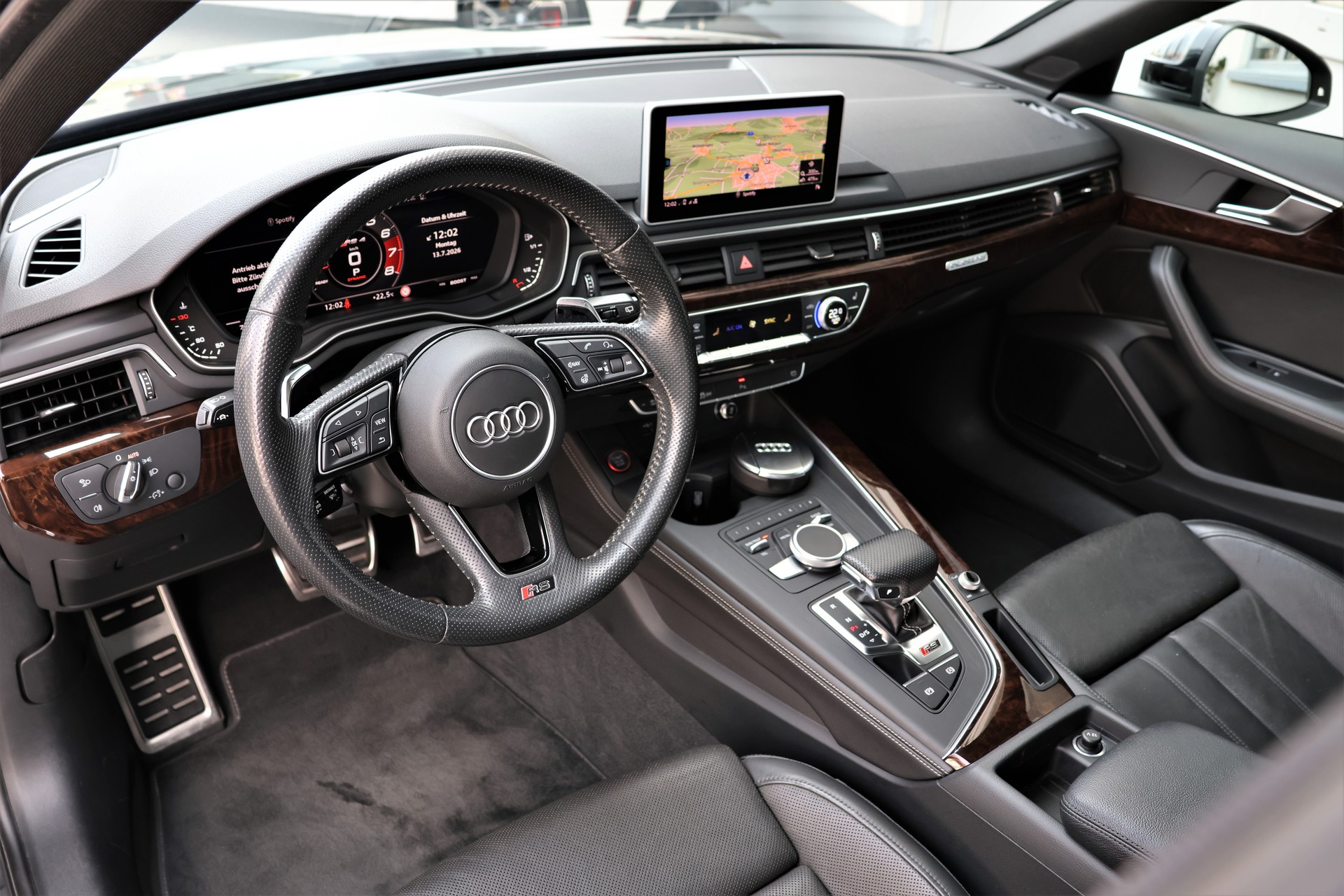 AUDI RS4 Avant 2.9 TFSI quattro tiptronic (CH) + 1.9T-image-9