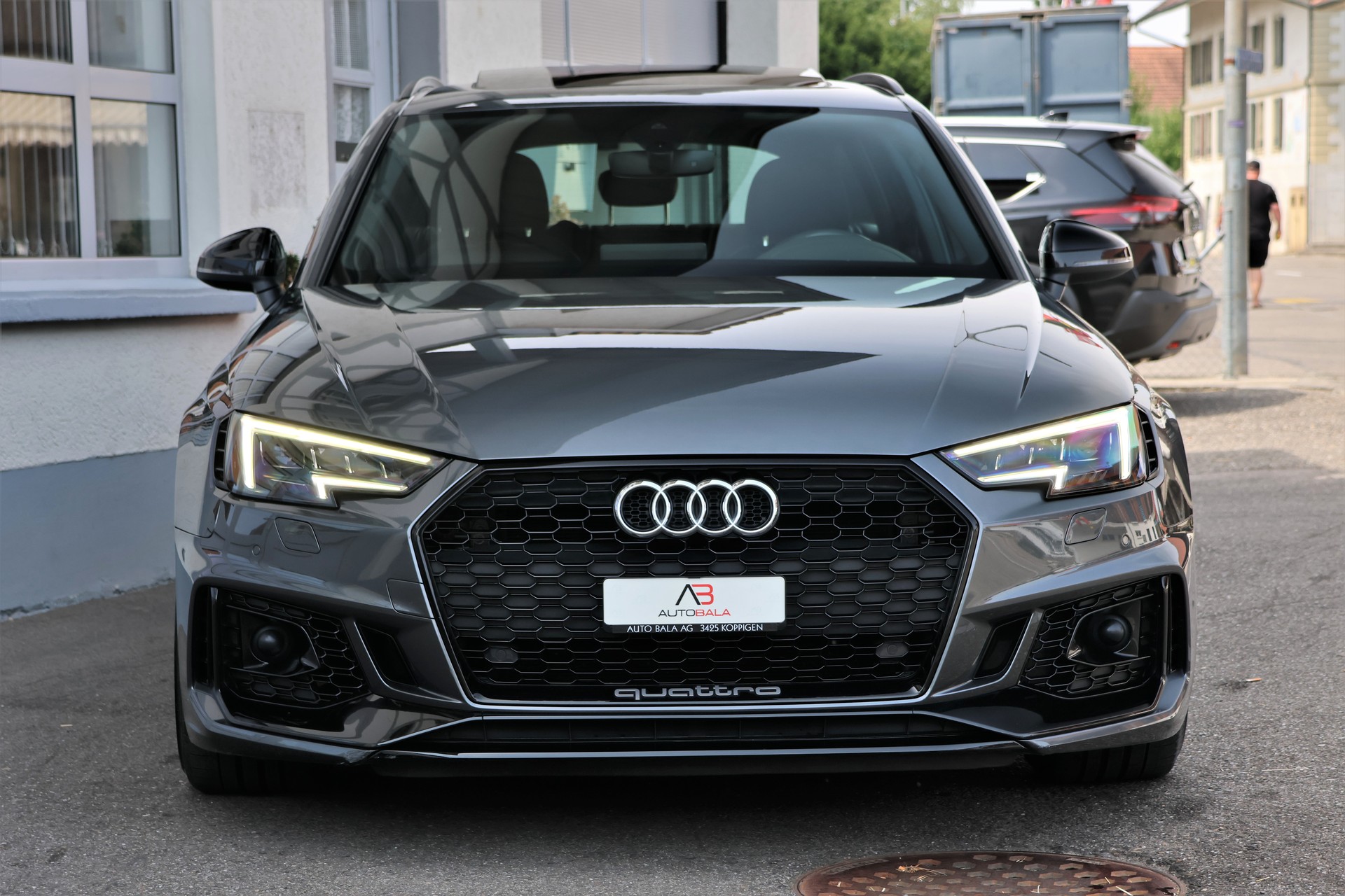AUDI RS4 Avant 2.9 TFSI quattro tiptronic (CH) + 1.9T-showroom-element-1