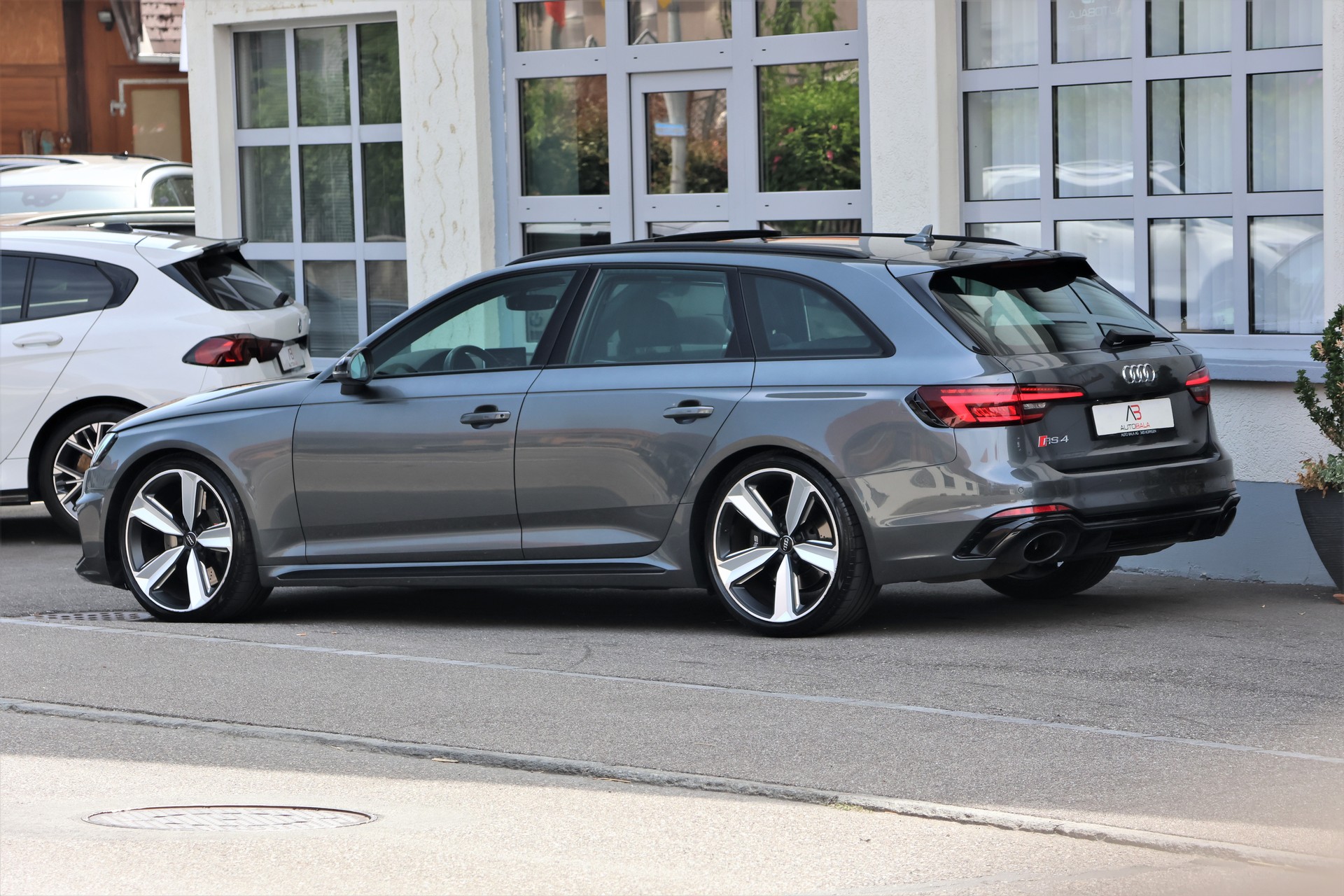 AUDI RS4 Avant 2.9 TFSI quattro tiptronic (CH) + 1.9T-image-4