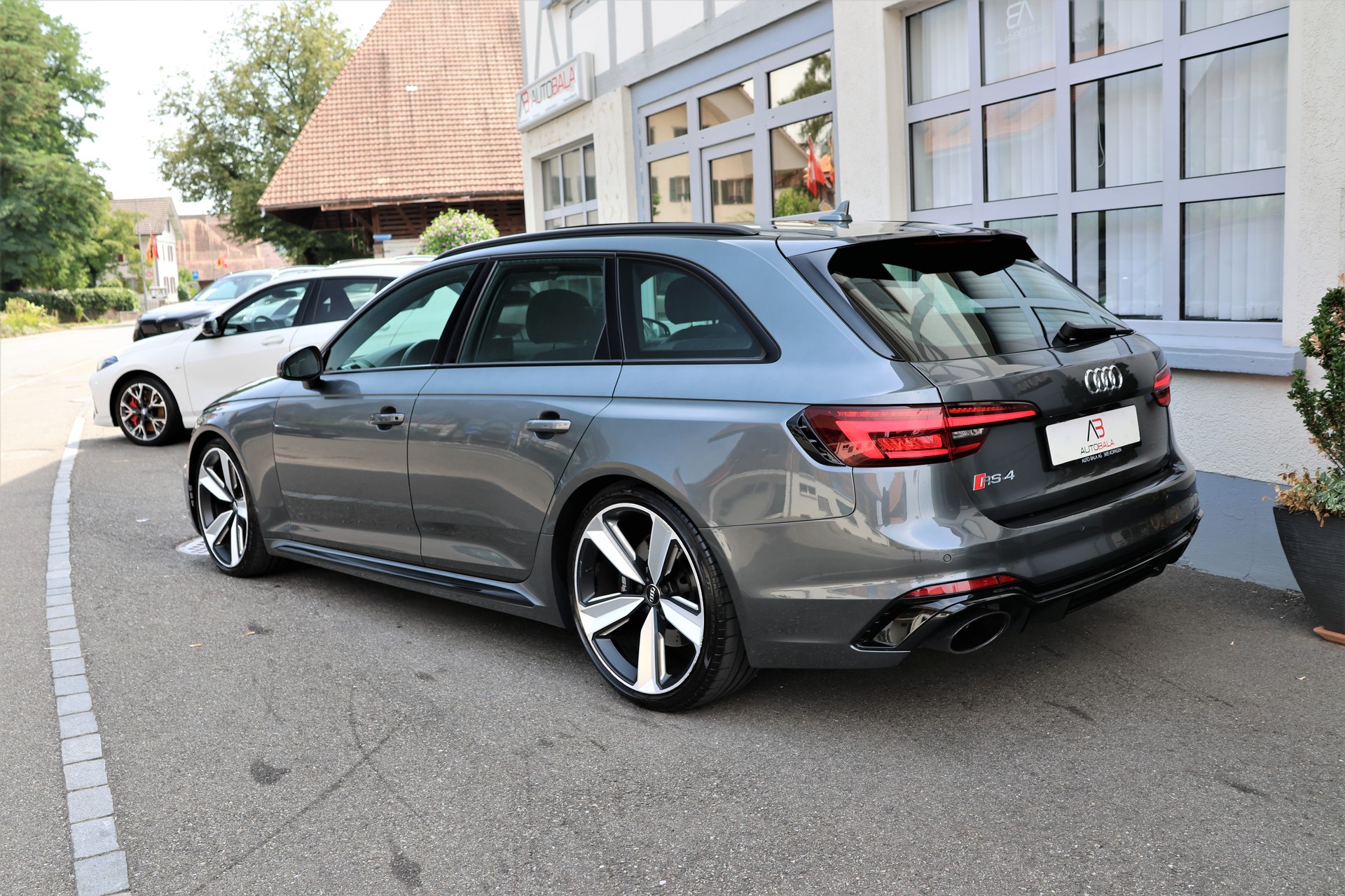 AUDI RS4 Avant 2.9 TFSI quattro tiptronic (CH) + 1.9T-image-6