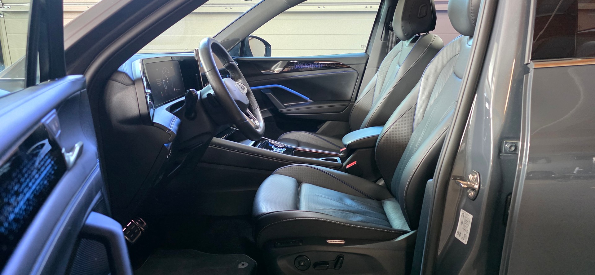 VW Tiguan 2.0 TDI SCR R-Line 4Motion DSG *360°Kamera*ACC/LaneAssist*Sitz-Lenkradheizung*Massagefunktion*Pamoramadach*-image-8