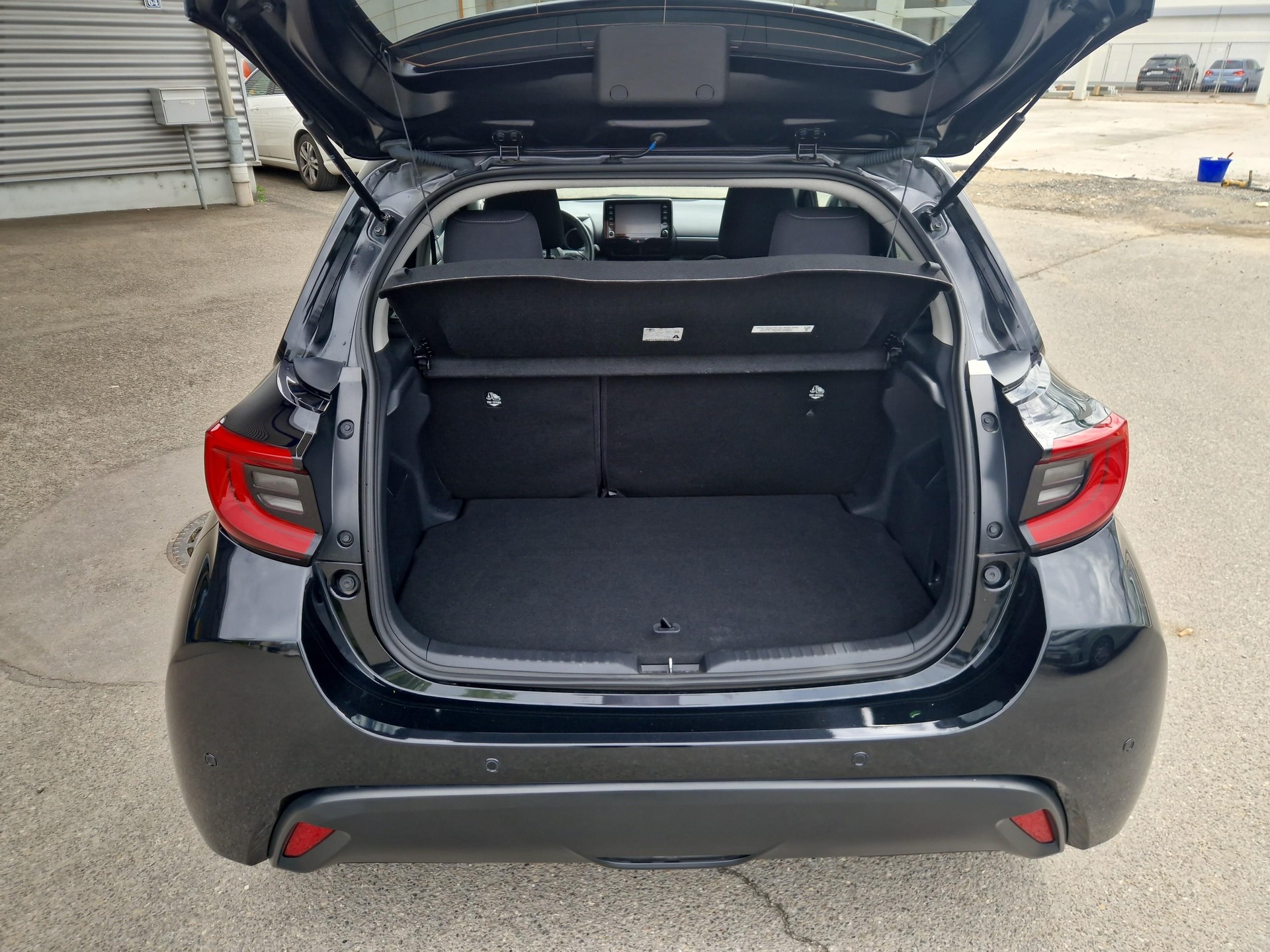 TOYOTA Yaris 1.5 VVT-iE Trend-image-11