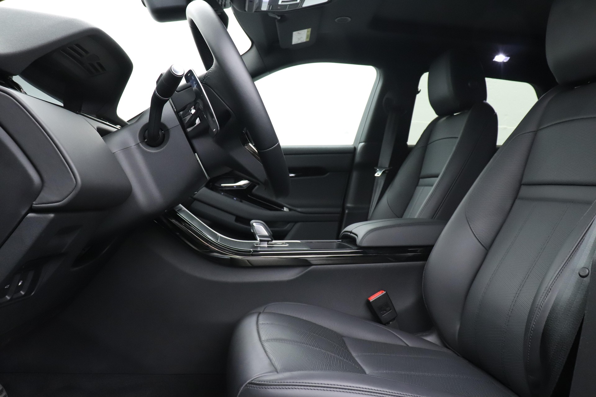 LAND ROVER Range Rover Evoque 1.5 T 270e Dynamic HSE-showroom-element-2