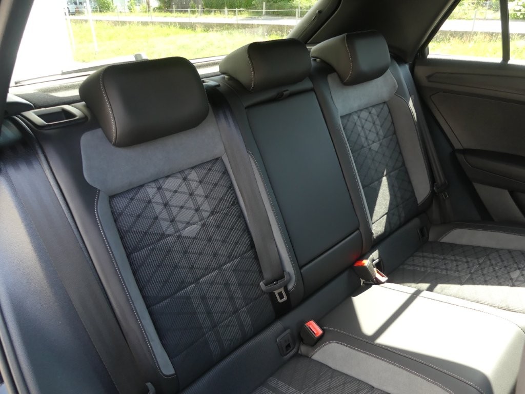 VW T-Roc 2.0 TSI R-Line DSG 4Motion-image-12