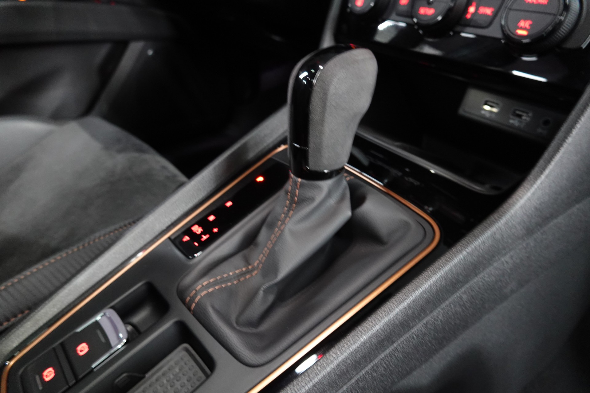 SEAT LEON 2.0 TSI CUPRA R 340 DSG 4-DRIVE APR ON TOP-image-38