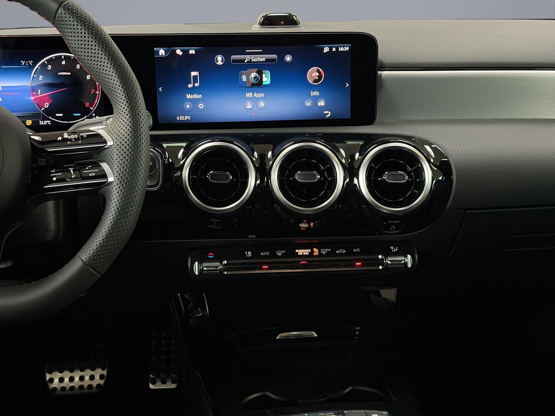 MERCEDES-BENZ A 220 AMG Line 4m-image-14
