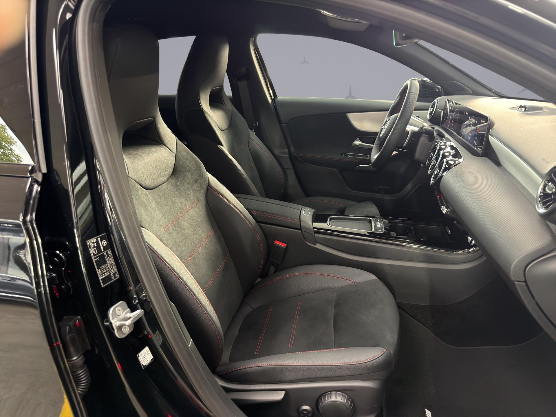 MERCEDES-BENZ A 220 AMG Line 4m-image-16