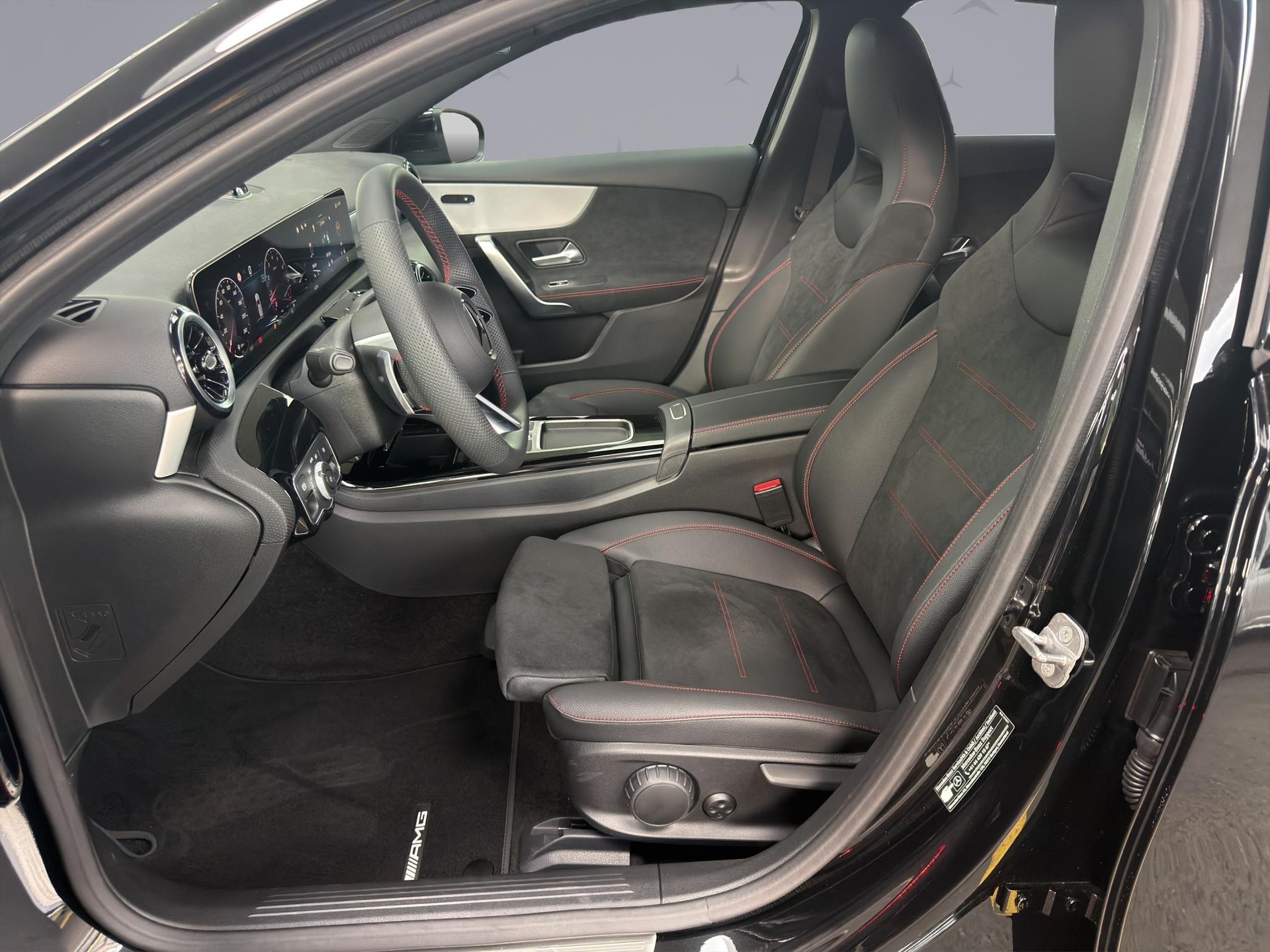 MERCEDES-BENZ A 220 AMG Line 4m-image-9